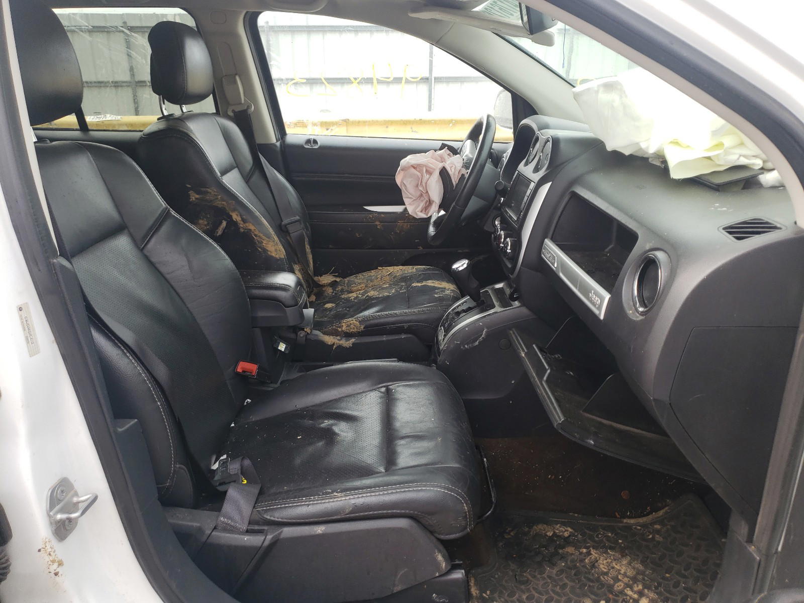 Photo 5 from auction – 2016 JEEP COMPASS LA with VIN 1C4NJCEA6GD574773