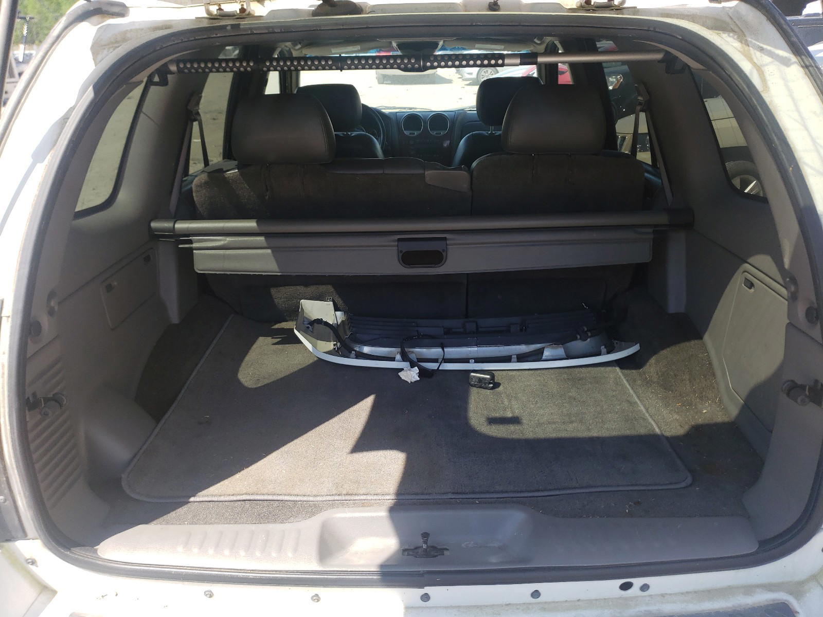 Photo 9 from auction – 2002 GMC ENVOY with VIN 1GKDT13S822460725