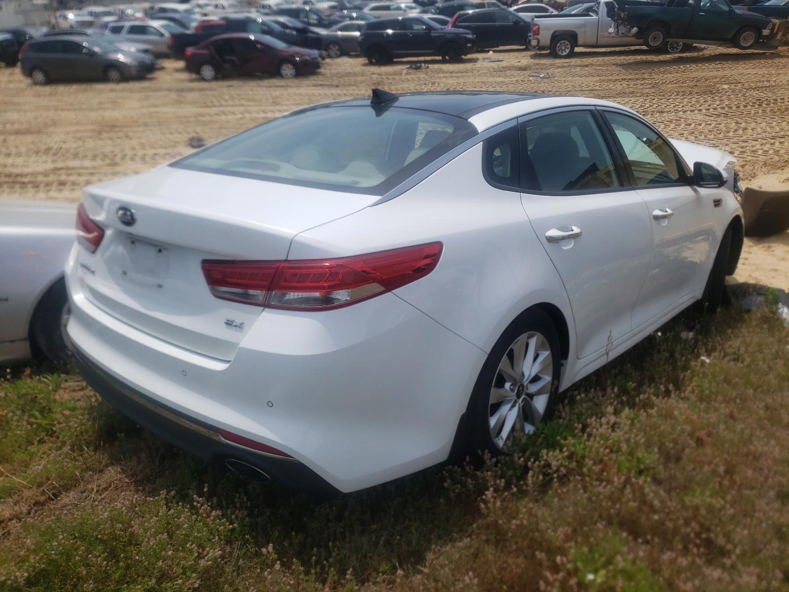 Photo 4 from auction – 2016 KIA OPTIMA EX with VIN 5XXGU4L37GG013000