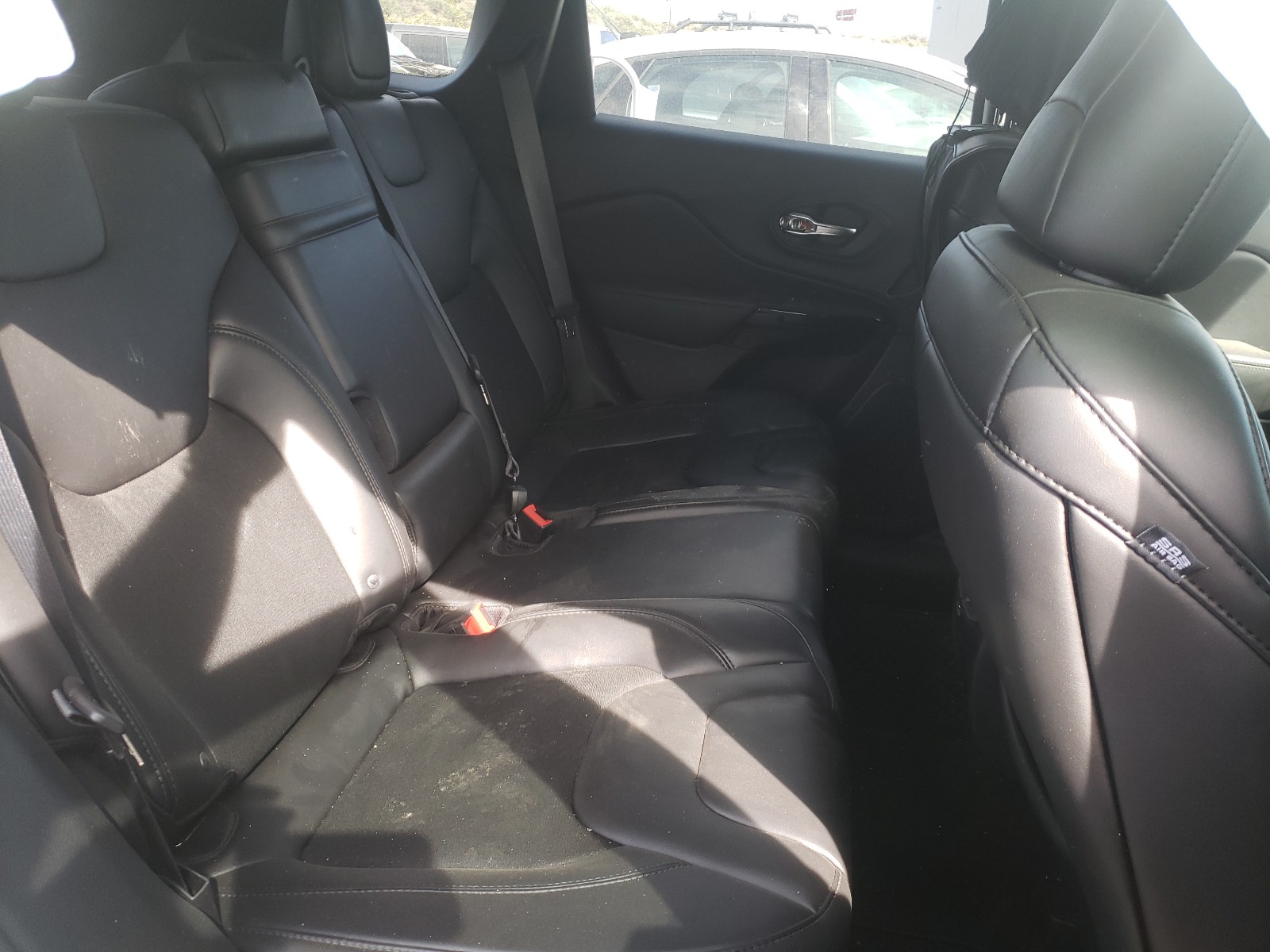 Photo 6 from auction – 2019 JEEP CHEROKEE L with VIN 1C4PJMLX1KD306843