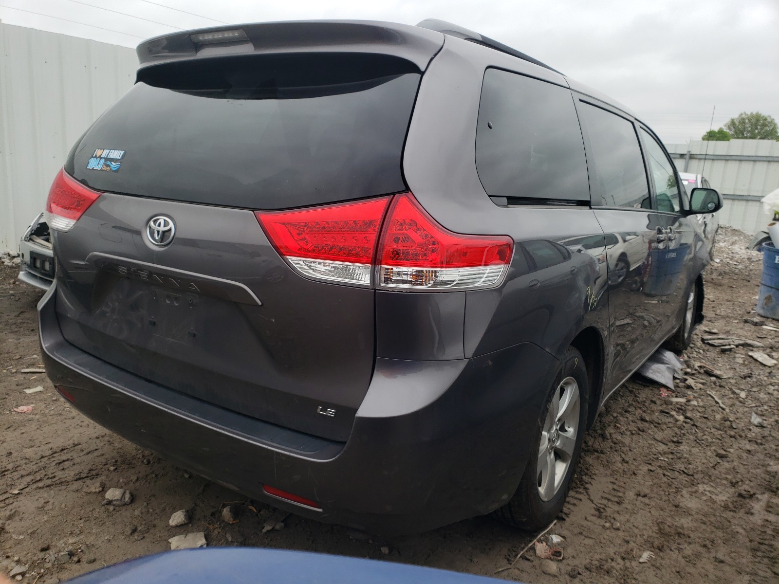 Photo 4 from auction – 2014 TOYOTA SIENNA LE with VIN 5TDKK3DCXES520431