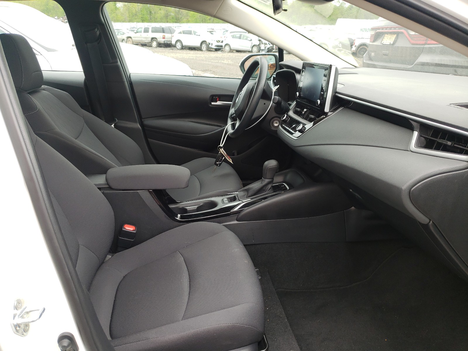 Photo 5 from auction – 2020 TOYOTA COROLLA LE with VIN 5YFEPRAE0LP072584