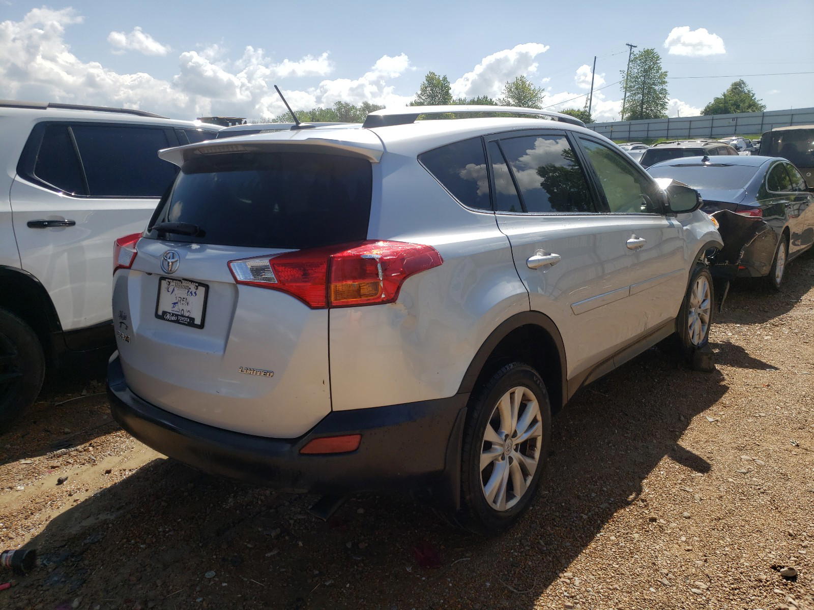 Photo 4 from auction – 2015 TOYOTA RAV4 LIMIT with VIN JTMYFREV2FD072474