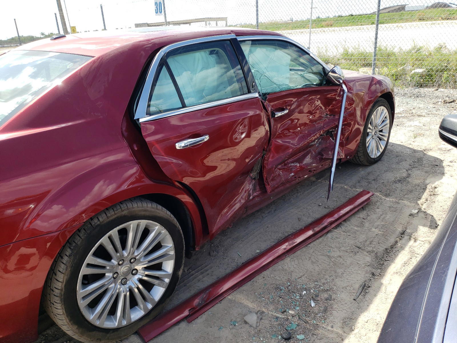 Photo 9 from auction – 2012 CHRYSLER 300C with VIN 2C3CCAET2CH274592