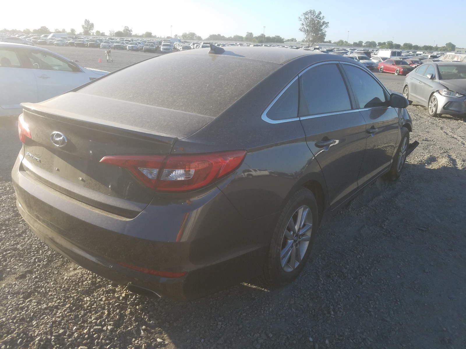 Photo 4 from auction – 2016 HYUNDAI SONATA SE with VIN 5NPE24AF5GH408307