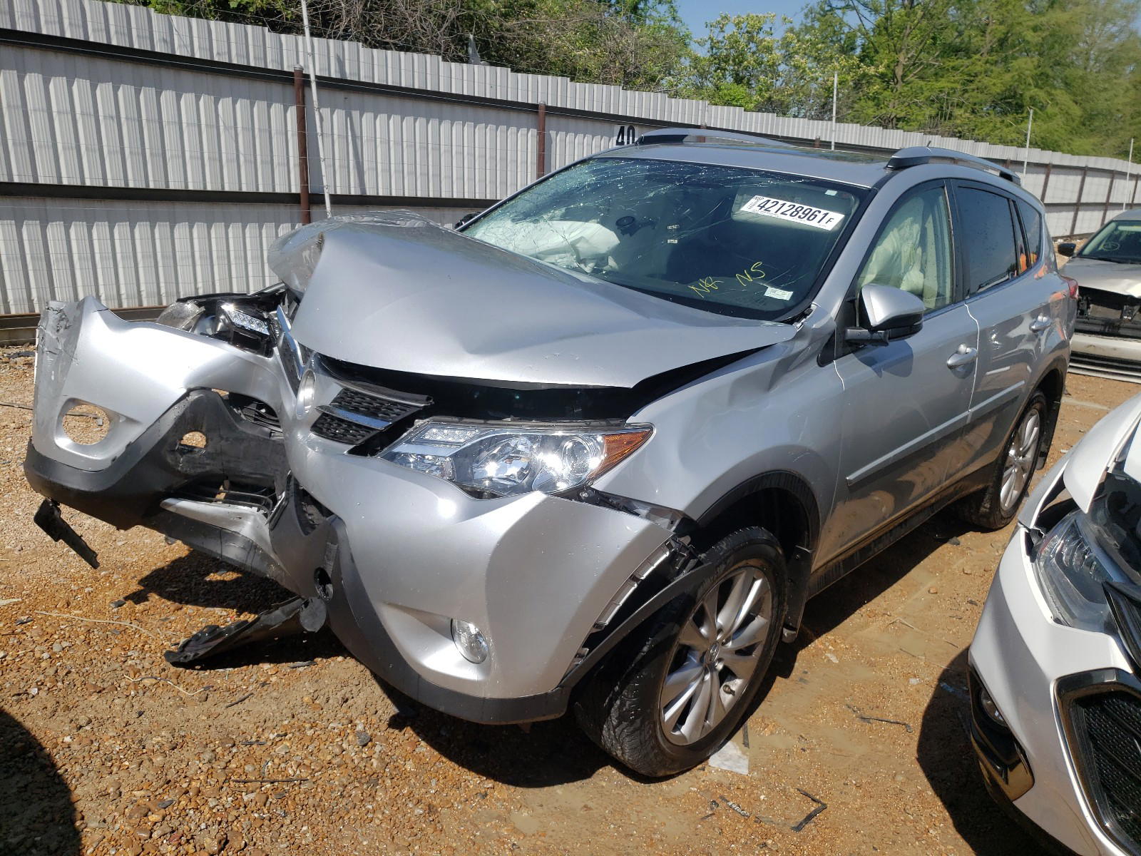 Photo 2 from auction – 2015 TOYOTA RAV4 LIMIT with VIN JTMYFREV2FD072474