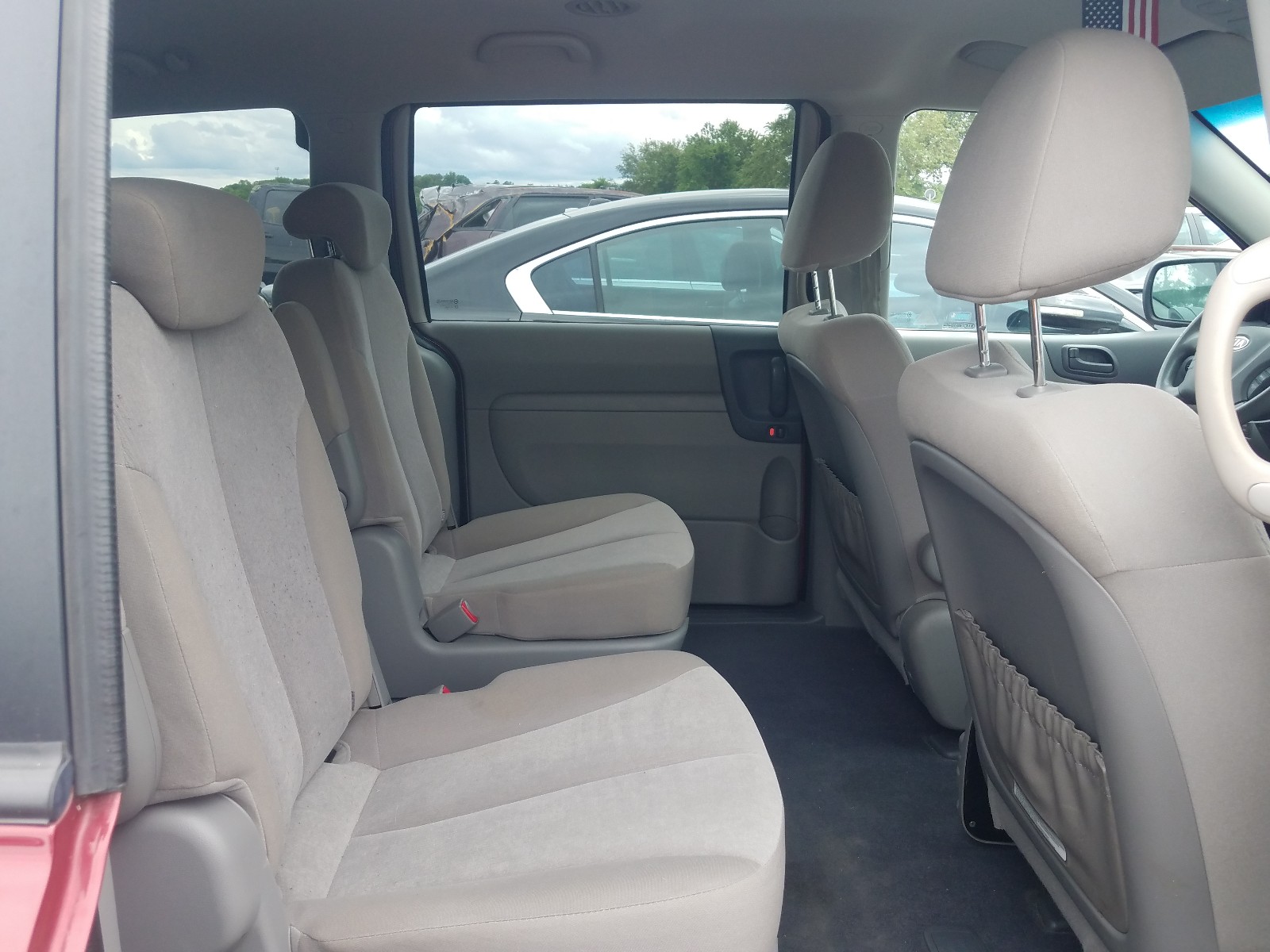 Photo 6 from auction – 2010 KIA SEDONA LX with VIN KNDMG4C32A6338038