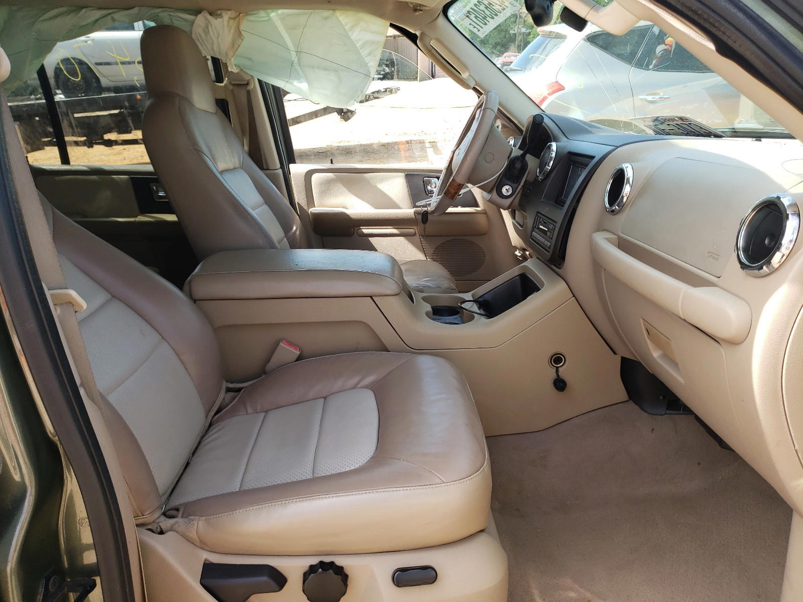 Photo 5 from auction – 2005 FORD EXPEDITION with VIN 1FMFU175X5LB12943