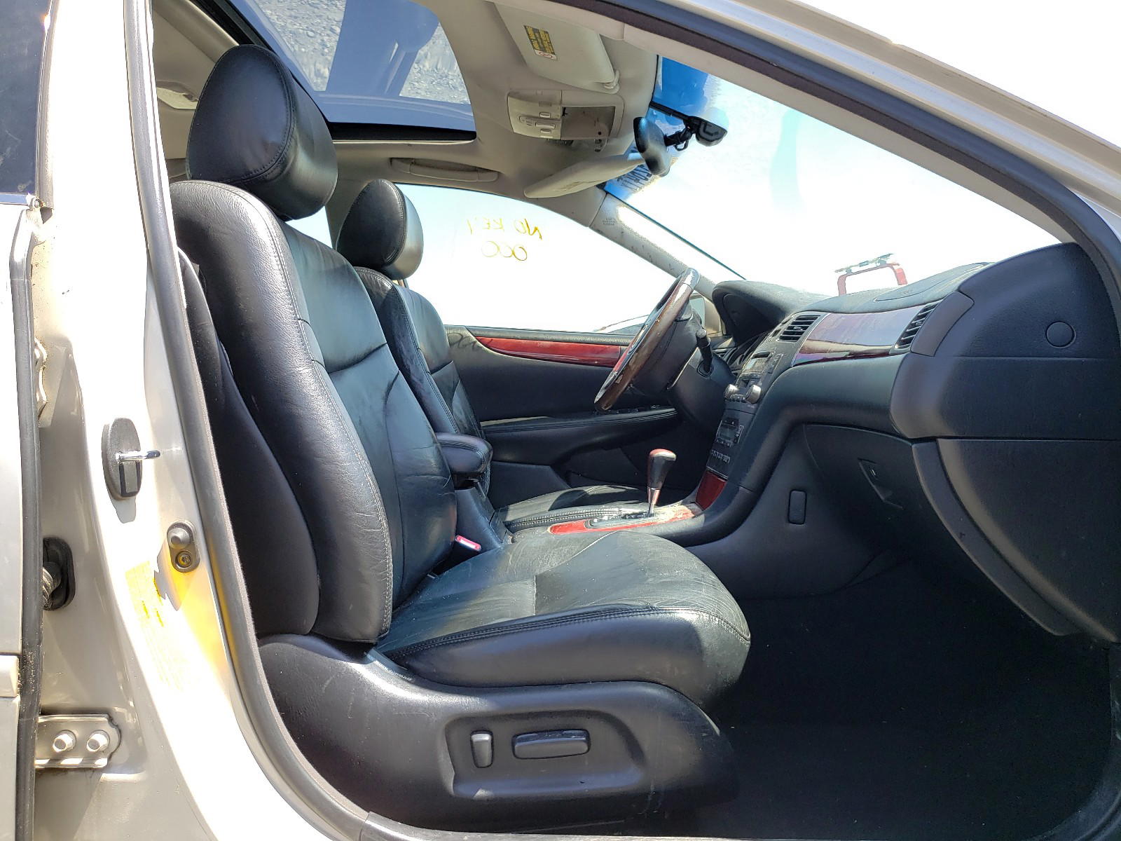 Photo 5 from auction – 2002 LEXUS ES 300 with VIN JTHBF30G620084333
