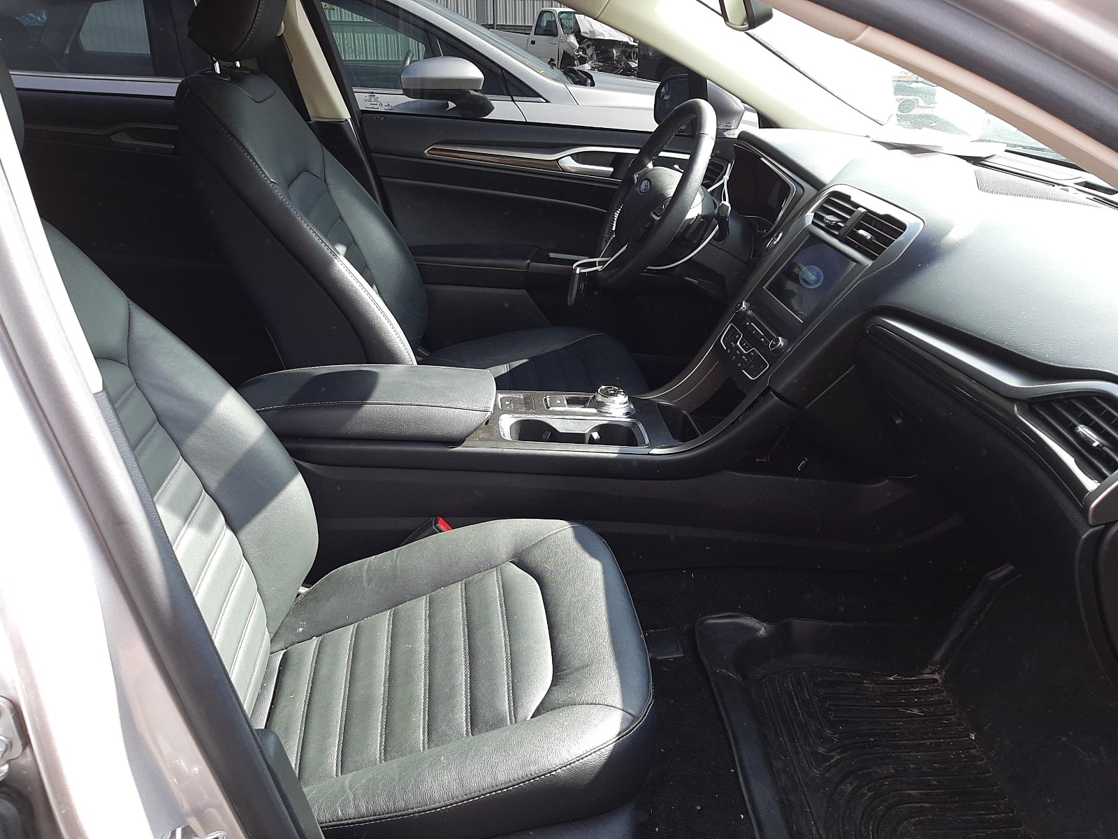 Photo 5 from auction – 2018 FORD FUSION SE with VIN 3FA6P0HD3JR203159