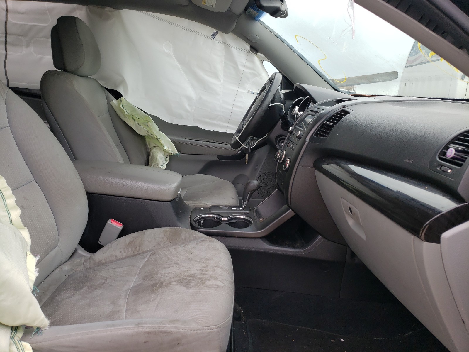 Photo 5 from auction – 2013 KIA SORENTO LX with VIN 5XYKT4A67DG408179