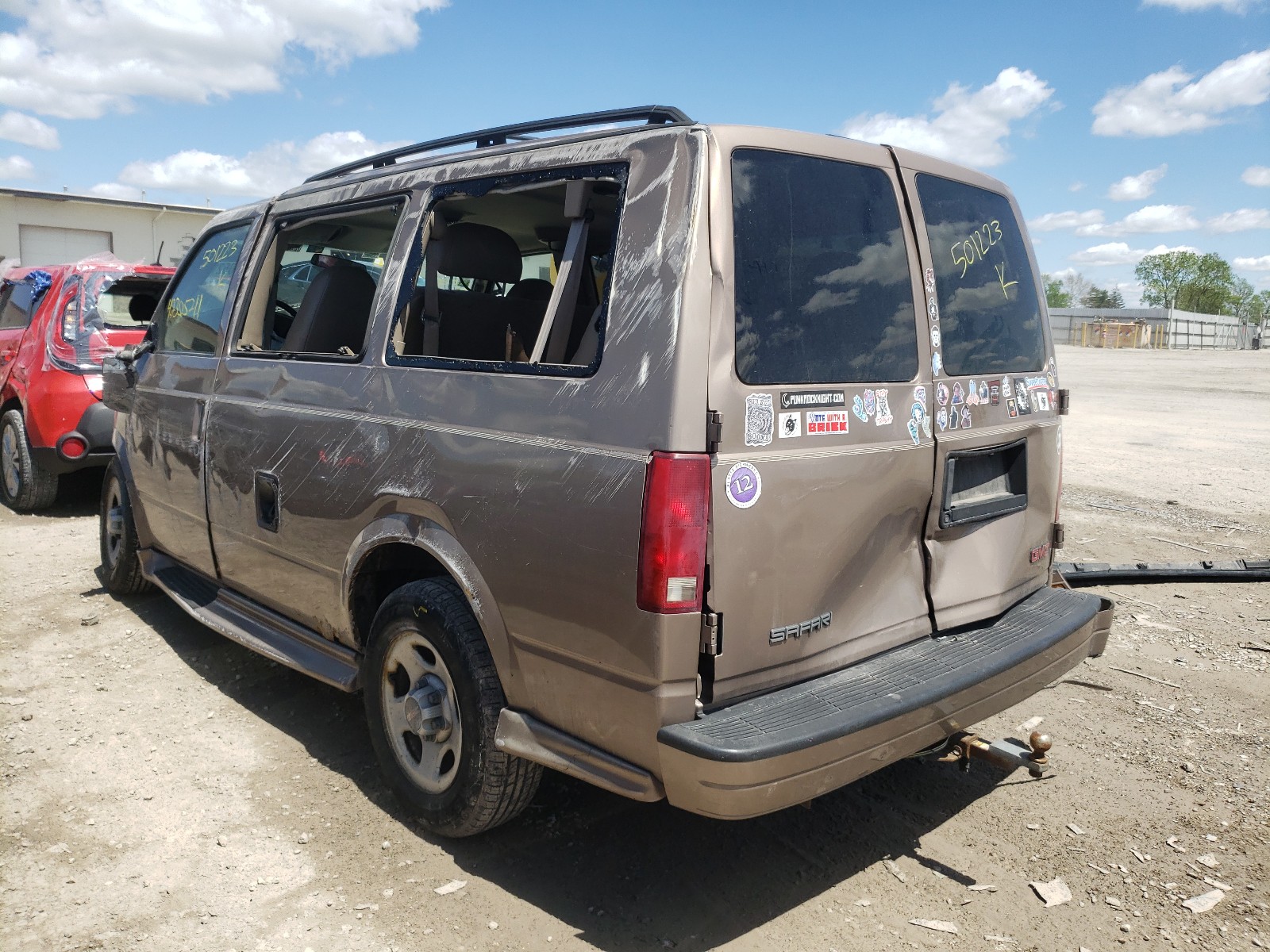 Photo 3 from auction – 2003 GMC SAFARI XT with VIN 1GKDM19X23B501223