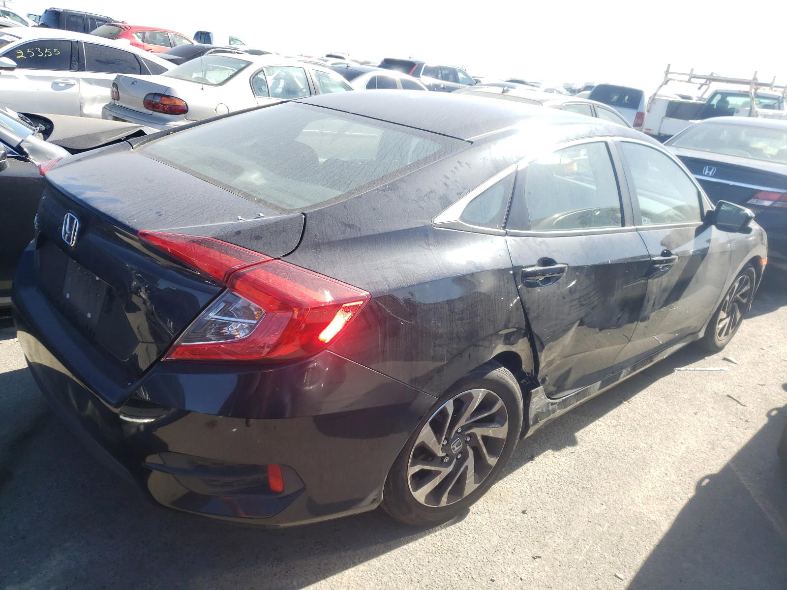 Photo 9 from auction – 2016 HONDA CIVIC with VIN 19XFC2F84GE213397