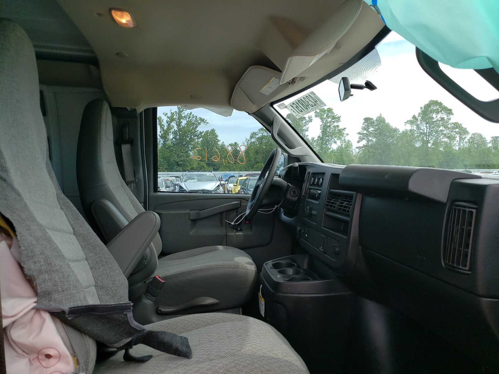 Photo 5 from auction – 2017 CHEVROLET EXPRESS G2 with VIN 1GCWGAFF9H1179703