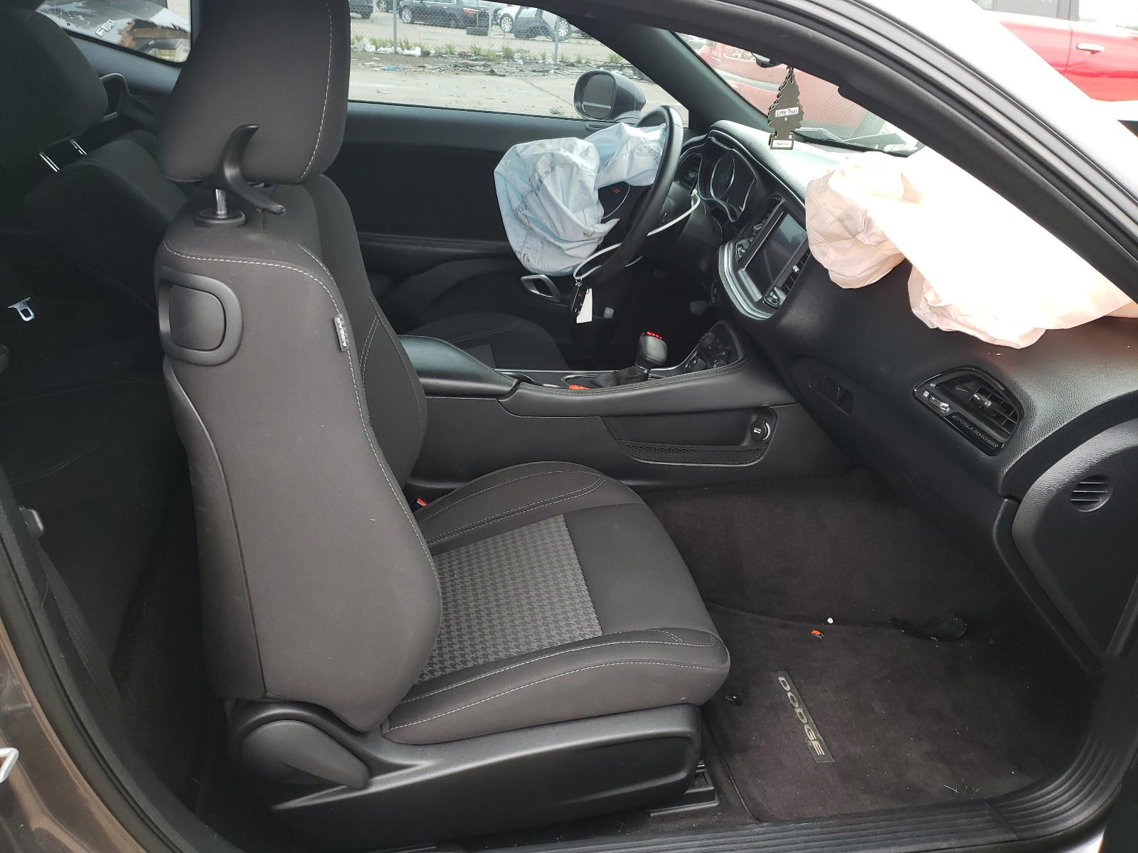 Photo 5 from auction – 2017 DODGE CHALLENGER with VIN 2C3CDZBT3HH656217