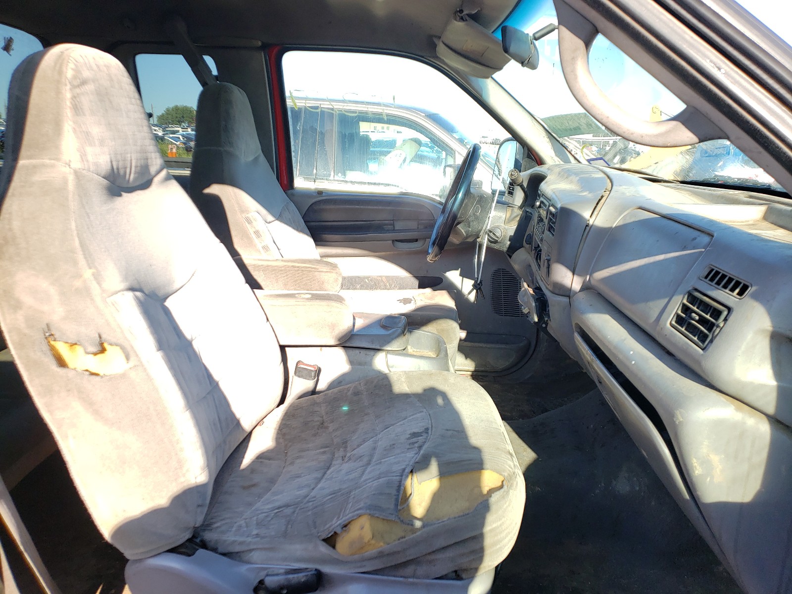 Photo 5 from auction – 2000 FORD F250 SUPER with VIN 1FTNX21F7YEE55328