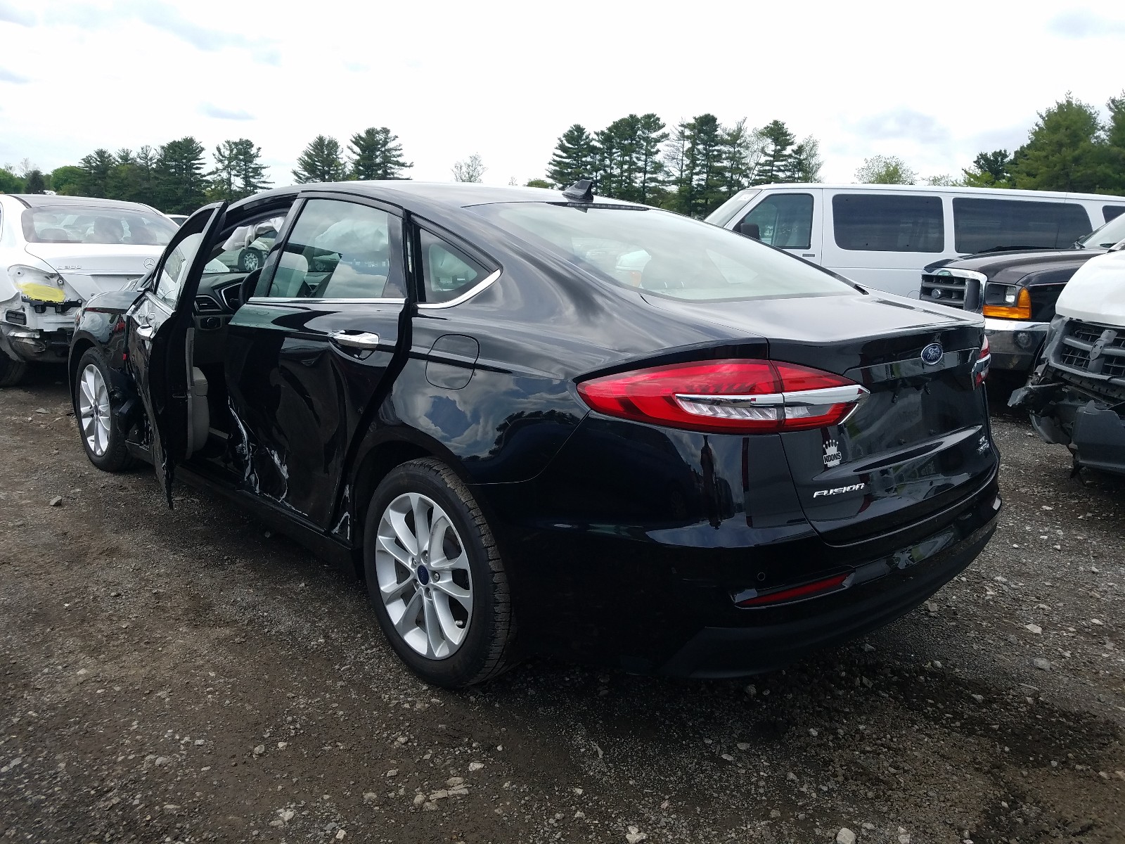 Photo 3 from auction – 2019 FORD FUSION SE with VIN 3FA6P0LU2KR220379