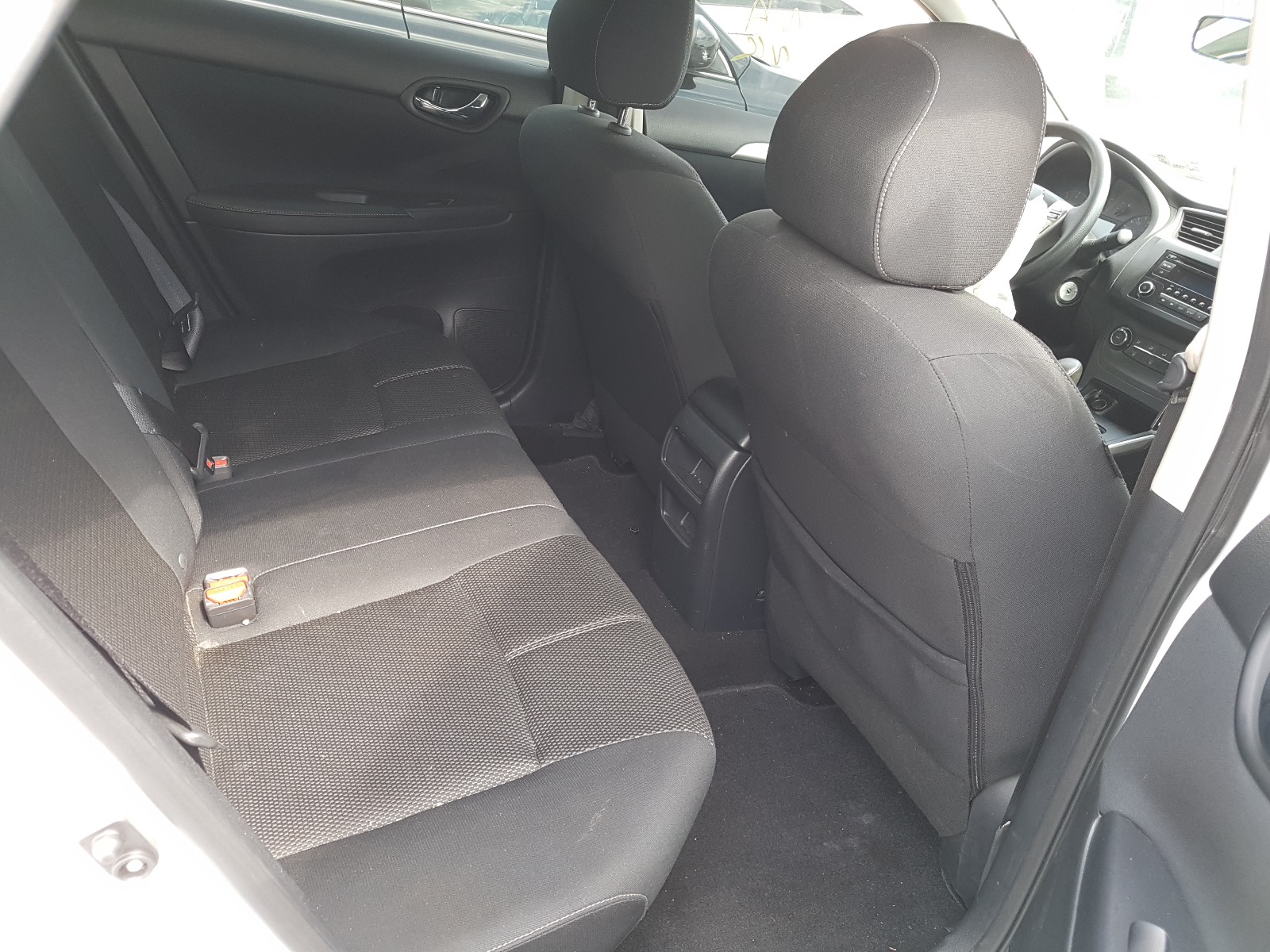 Photo 6 from auction – 2016 NISSAN SENTRA S with VIN 3N1AB7AP2GY330700