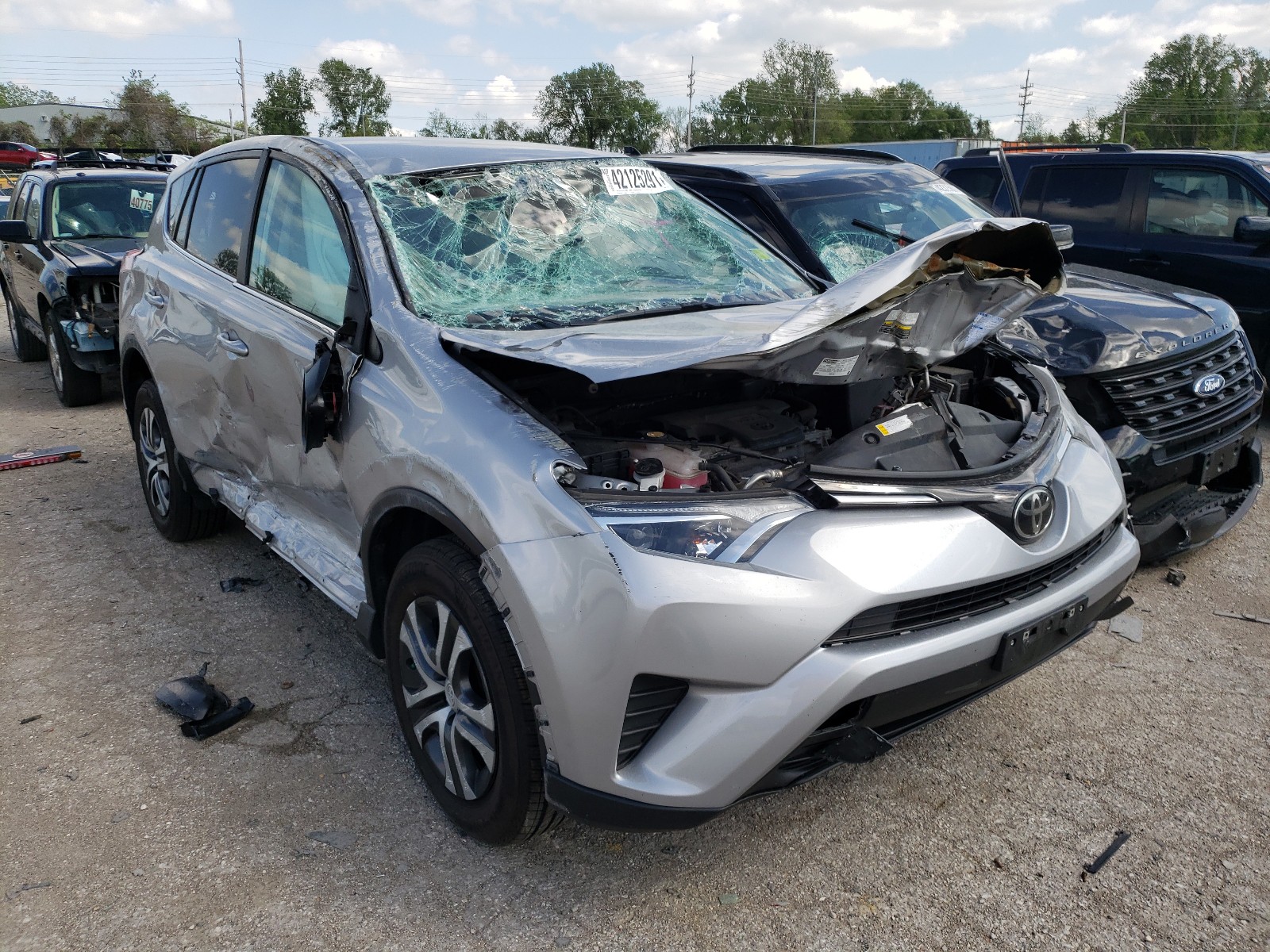 Photo 1 from auction – 2017 TOYOTA RAV4 LE with VIN 2T3BFREVXHW670923