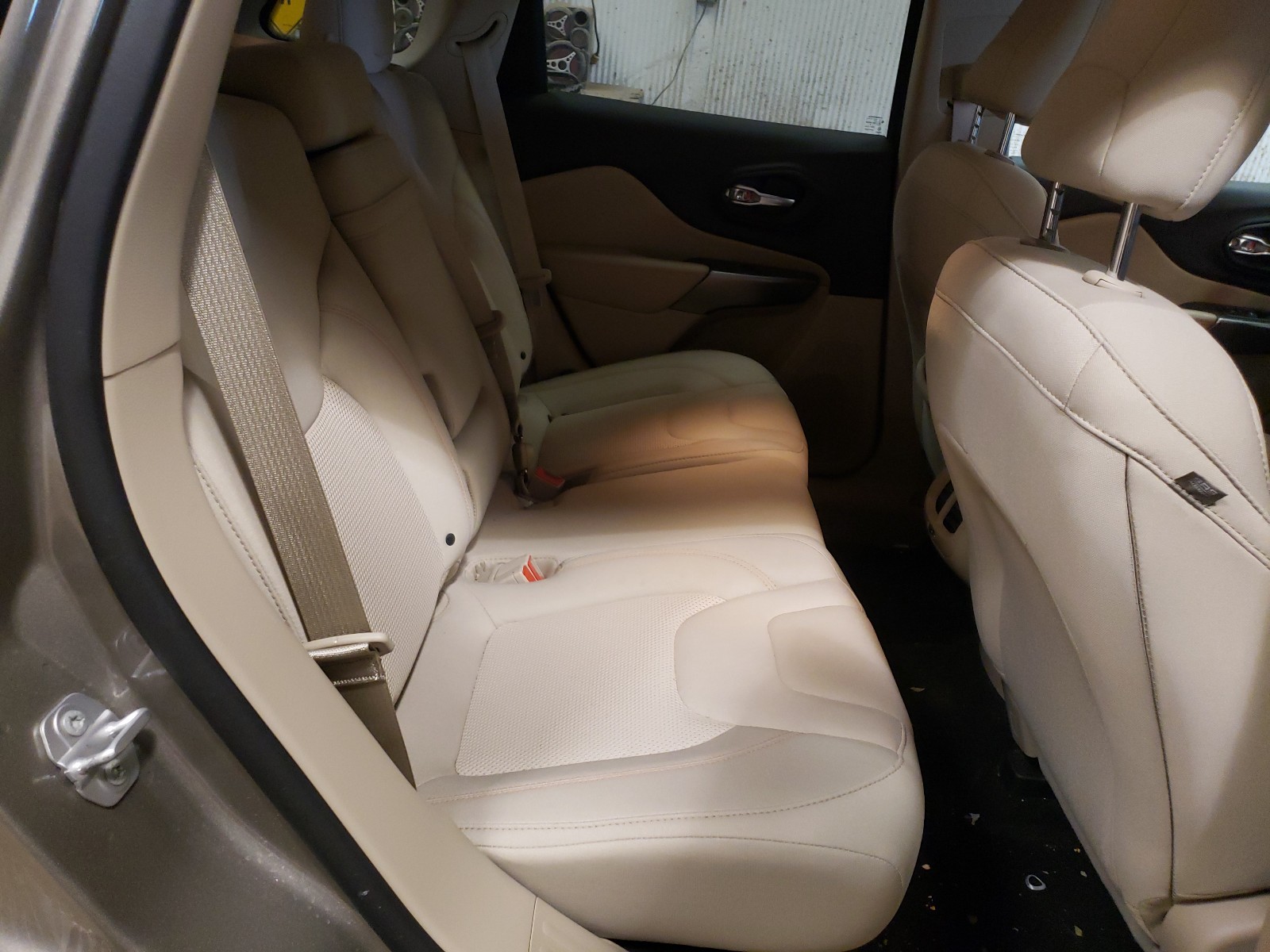 Photo 6 from auction – 2019 JEEP CHEROKEE L with VIN 1C4PJMCBXKD386390