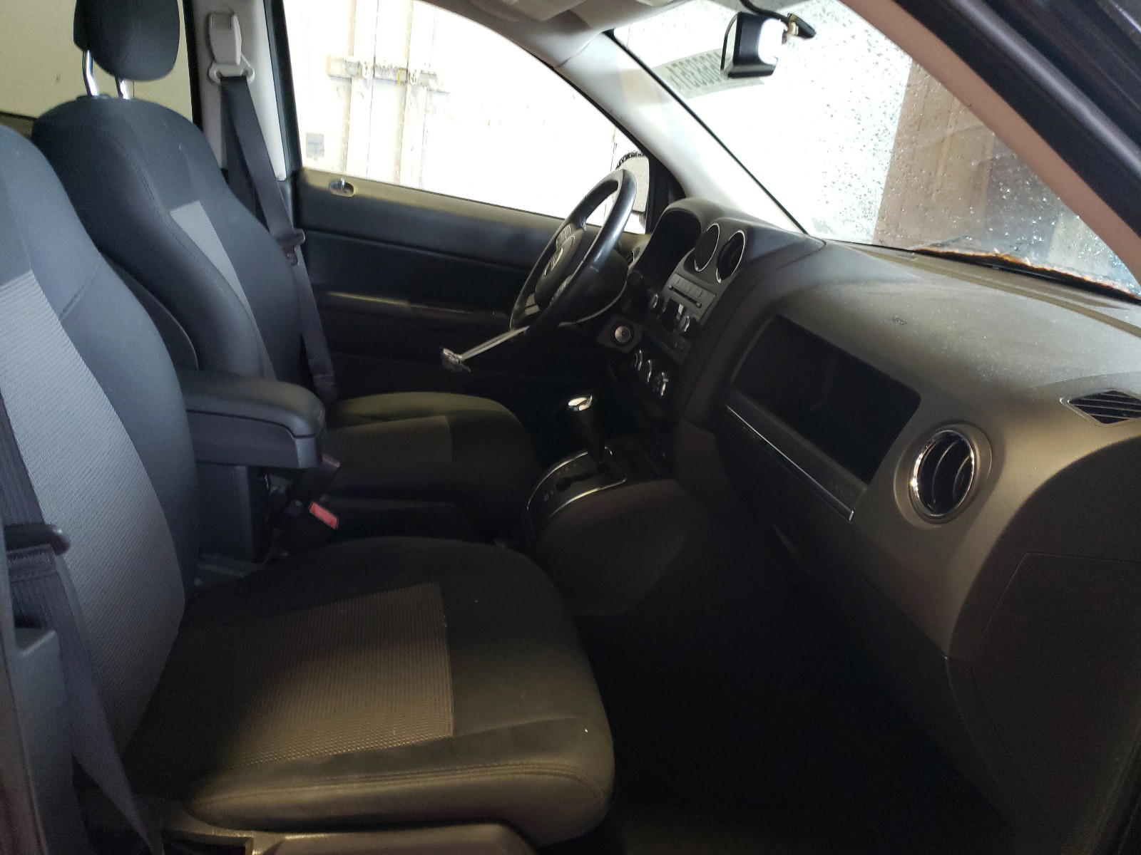 Photo 5 from auction – 2012 JEEP COMPASS LA with VIN 1C4NJDEB4CD578779