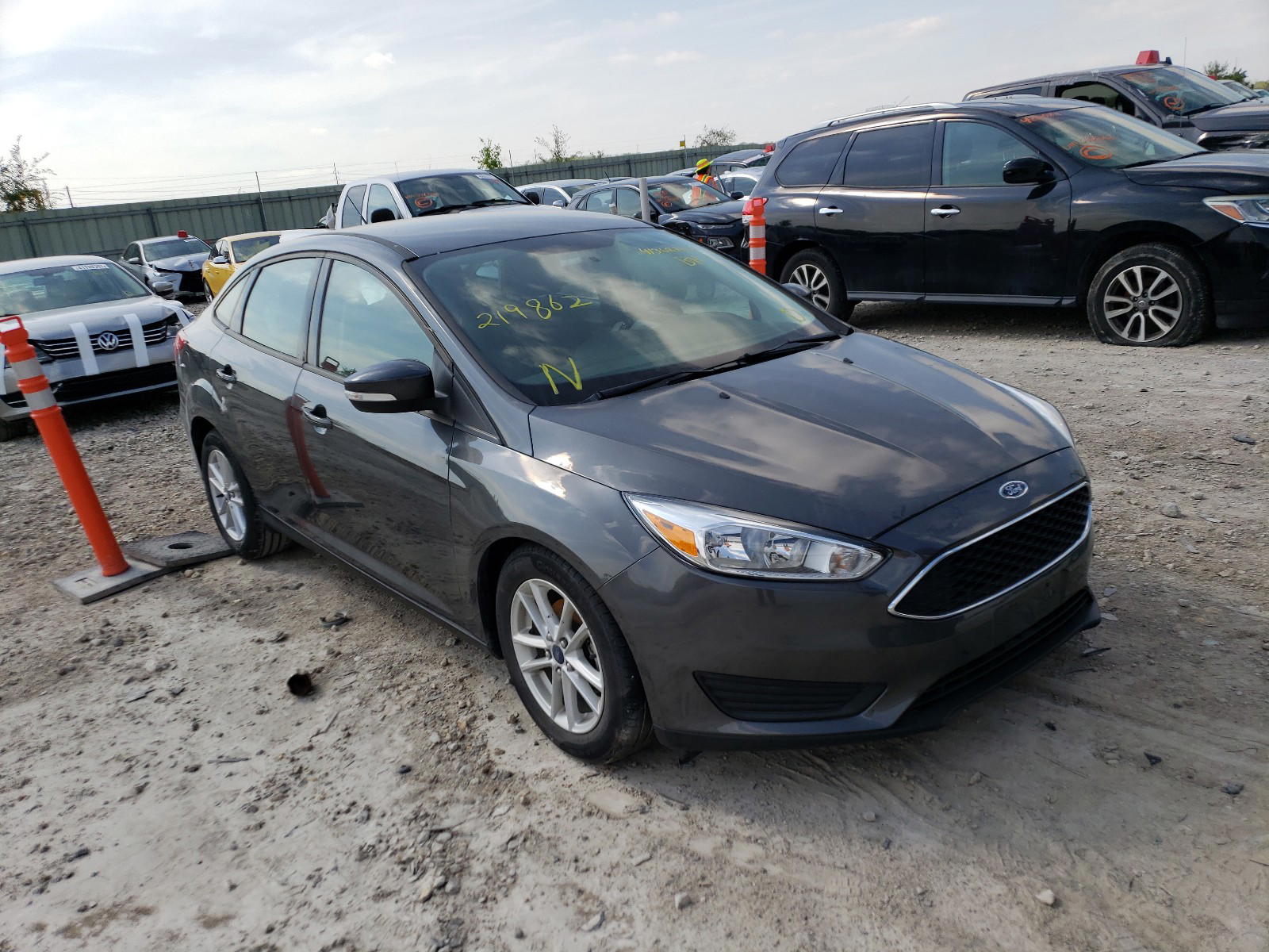 FORD FOCUS SE 2015 with VIN 1FADP3F21FL219862 - Photo from auction