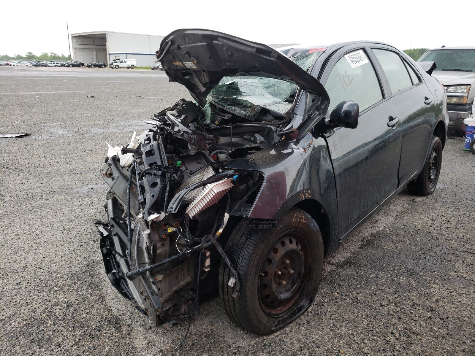 Photo 2 from auction – 2010 TOYOTA YARIS with VIN JTDBT4K33A1363791