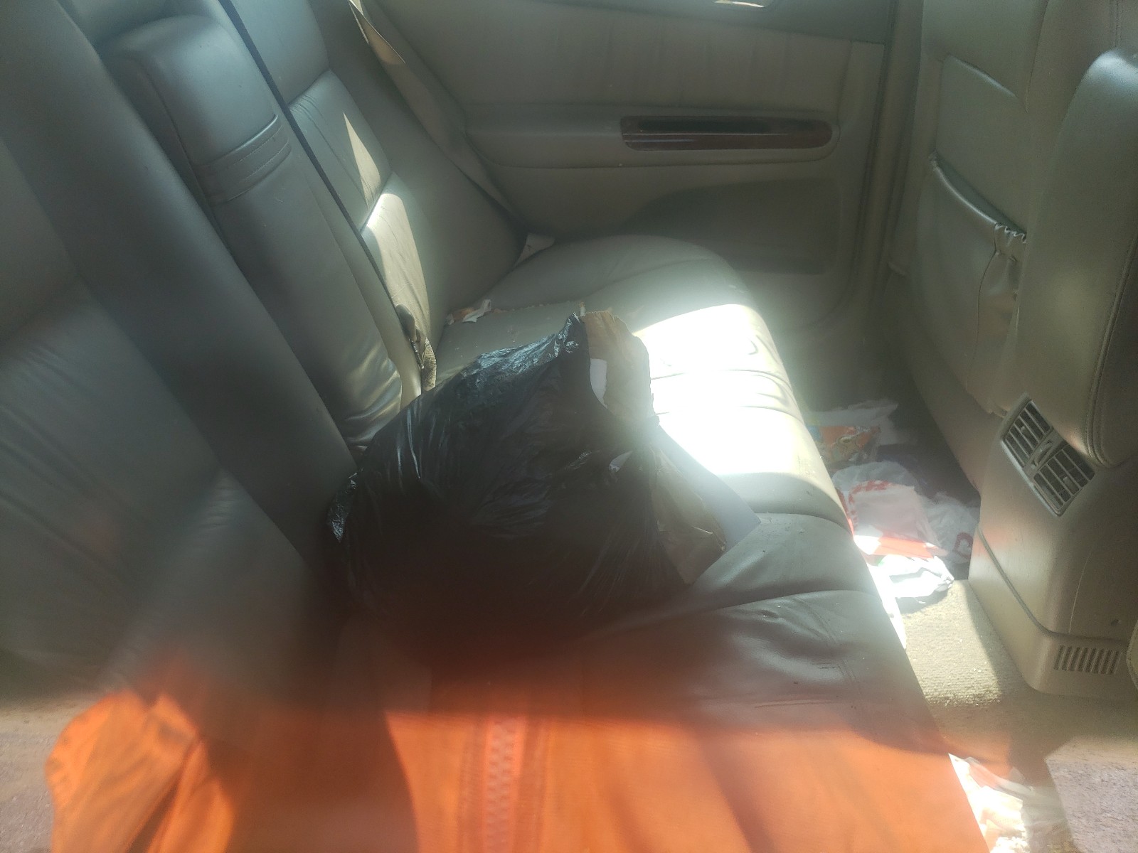 Photo 6 from auction – 2004 TOYOTA CAMRY LE with VIN 4T1BE32K84U886721