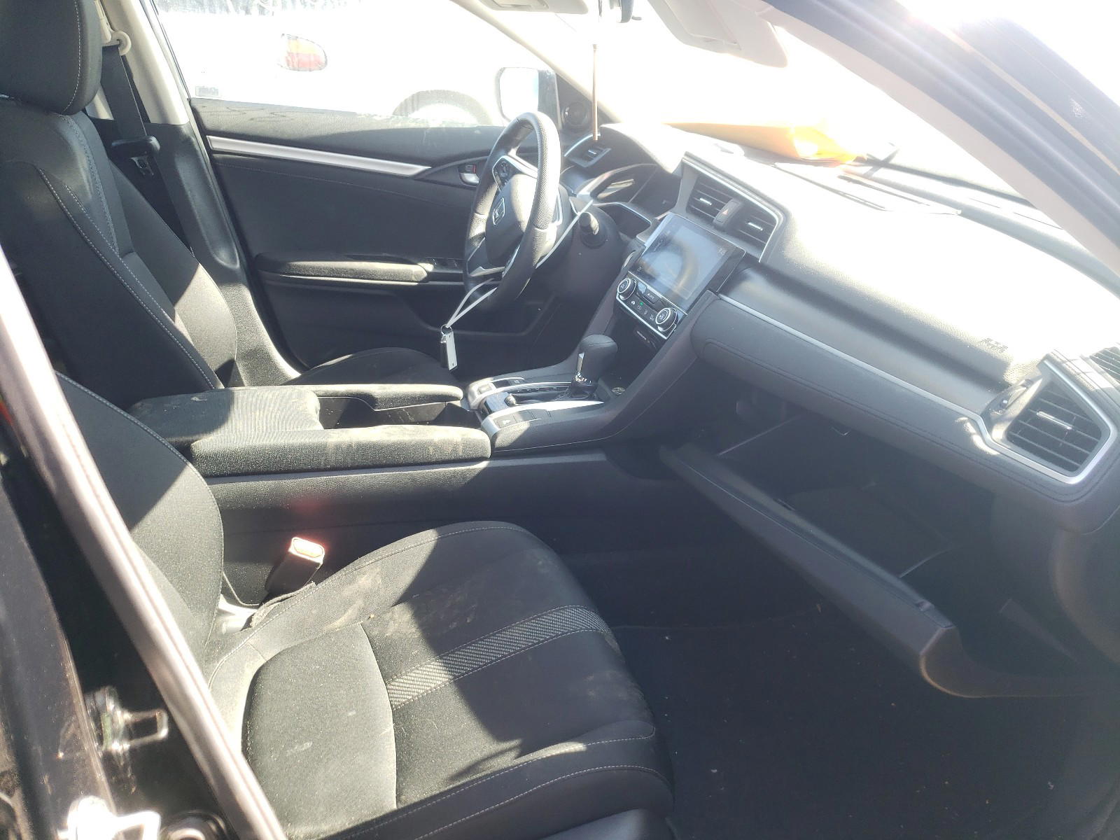 Photo 5 from auction – 2016 HONDA CIVIC with VIN 19XFC2F84GE213397