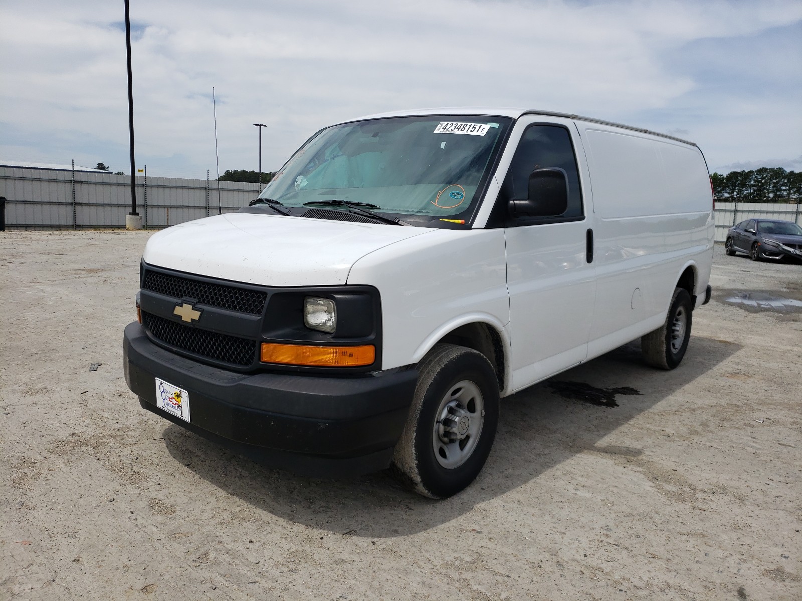 Photo 2 from auction – 2017 CHEVROLET EXPRESS G2 with VIN 1GCWGAFF9H1179703