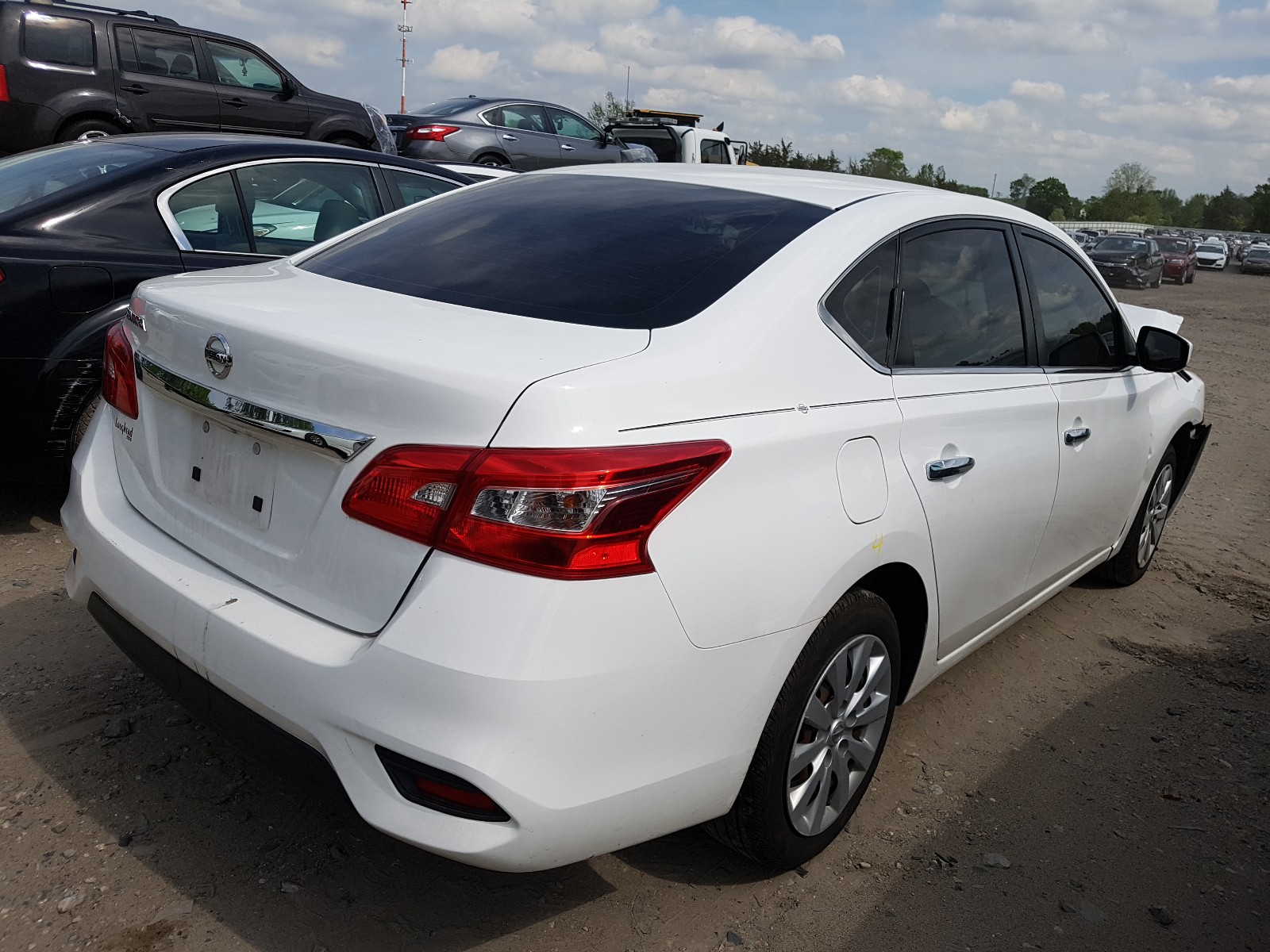 Photo 4 from auction – 2016 NISSAN SENTRA S with VIN 3N1AB7AP2GY330700