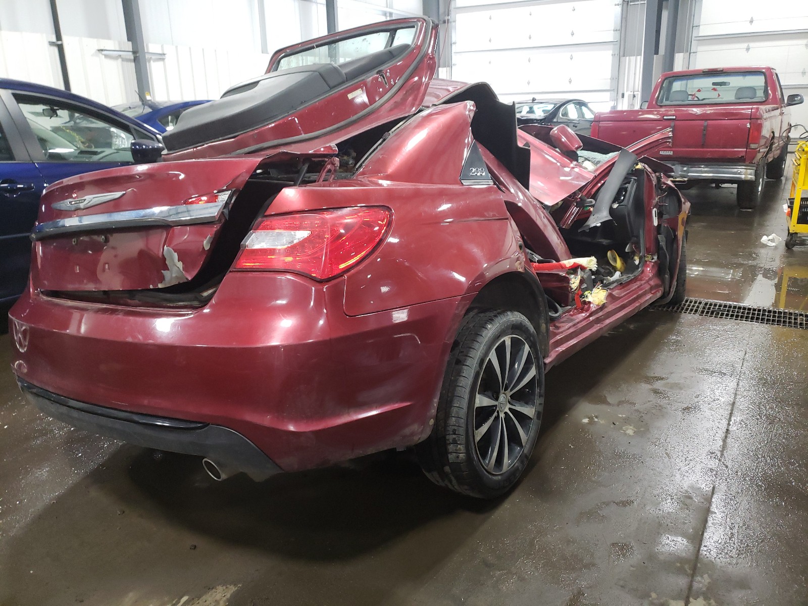 Photo 4 from auction – 2014 CHRYSLER 200 TOURIN with VIN 1C3CCBBG2EN180347