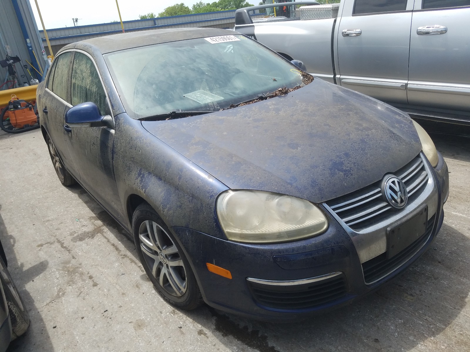 VOLKSWAGEN JETTA 2.5 2006 with VIN 3VWSF71KX6M702569 - Photo from auction