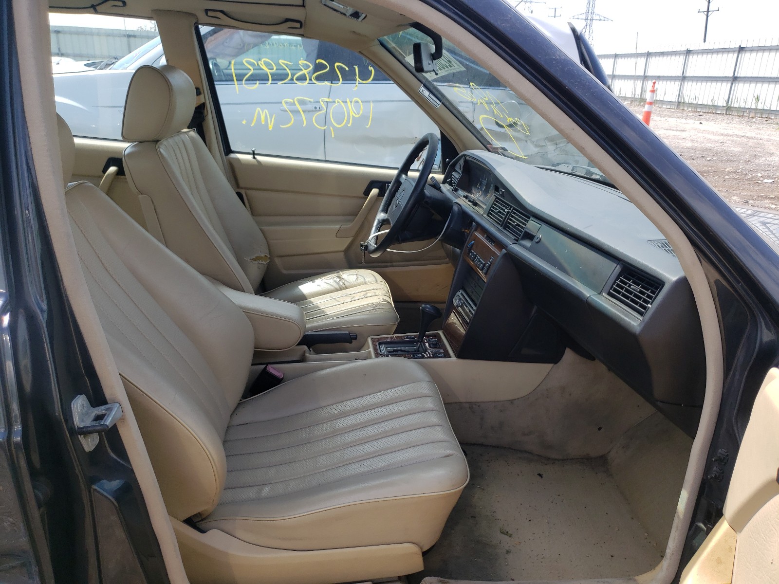 Photo 5 from auction – 1990 MERCEDES-BENZ 190 E 2.6 with VIN WDBDA29D7LF741200