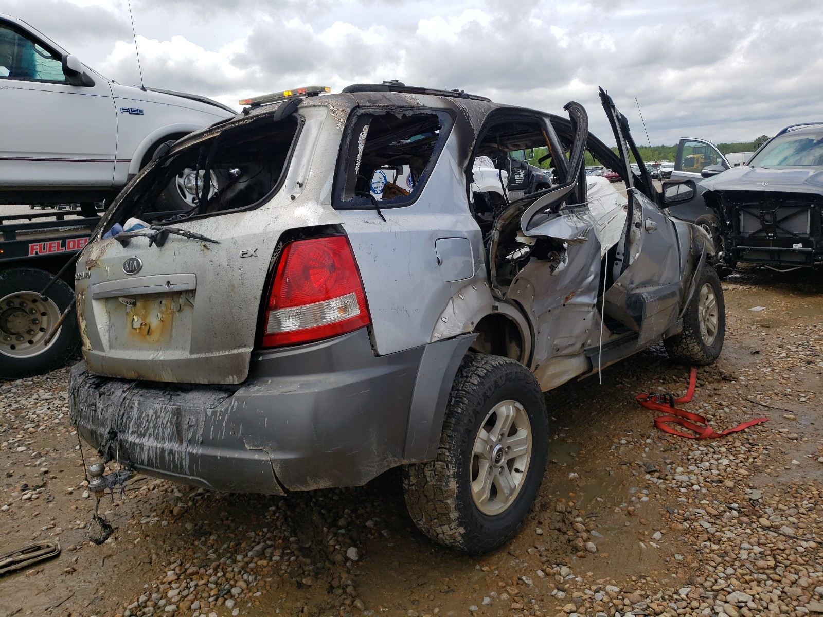 Photo 4 from auction – 2006 KIA SORENTO EX with VIN KNDJD733665643729