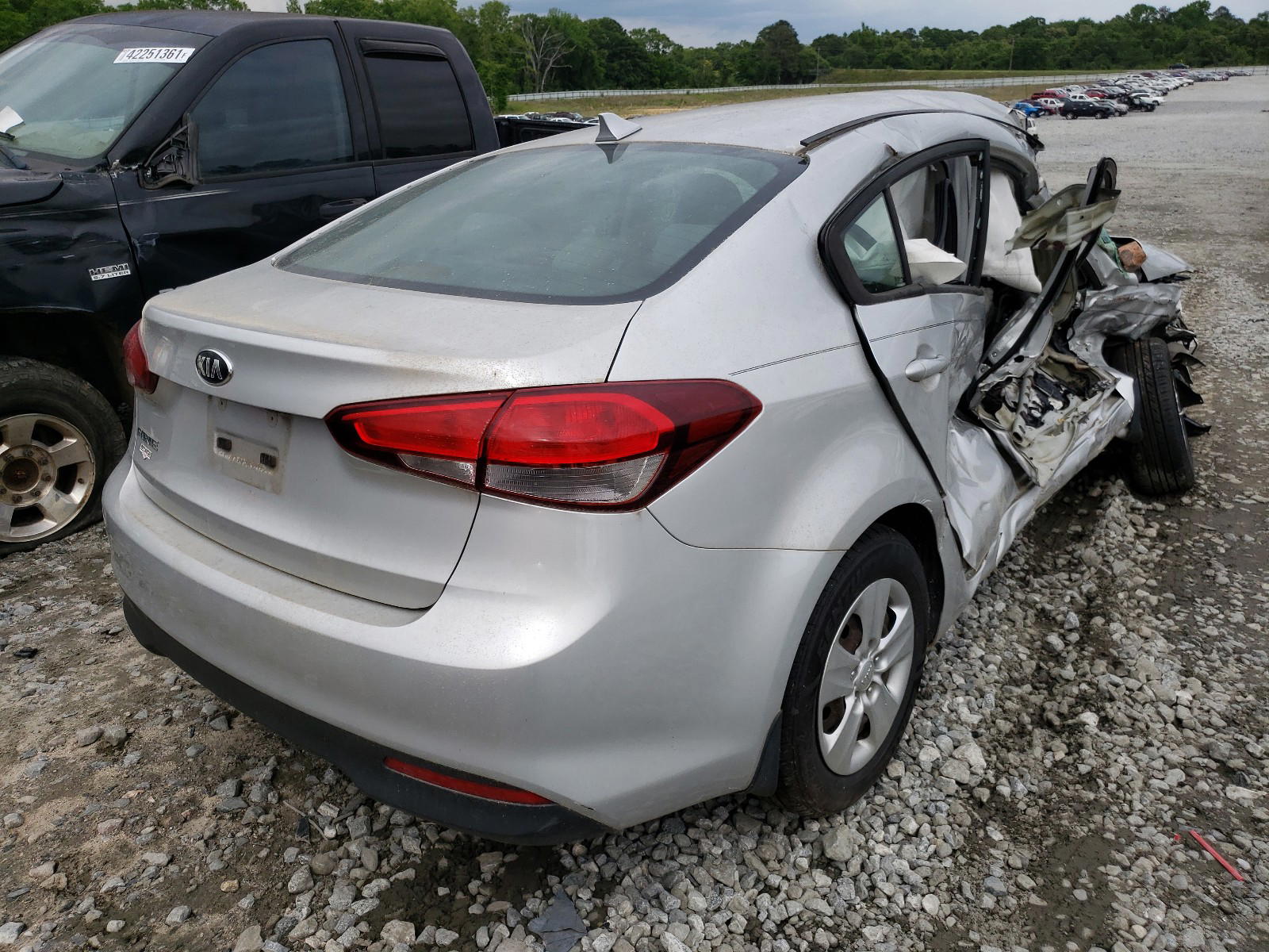 Photo 4 from auction – 2017 KIA FORTE LX with VIN 3KPFK4A75HE010002