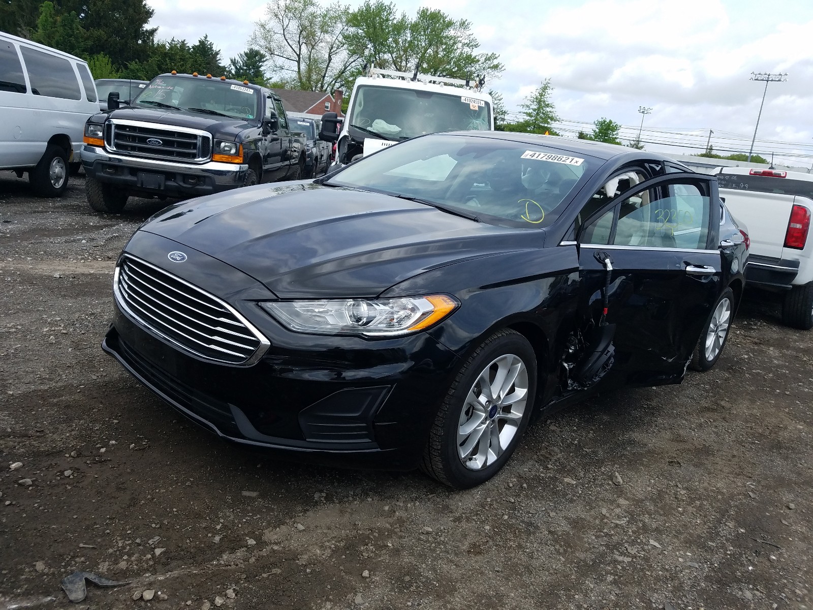 Photo 2 from auction – 2019 FORD FUSION SE with VIN 3FA6P0LU2KR220379