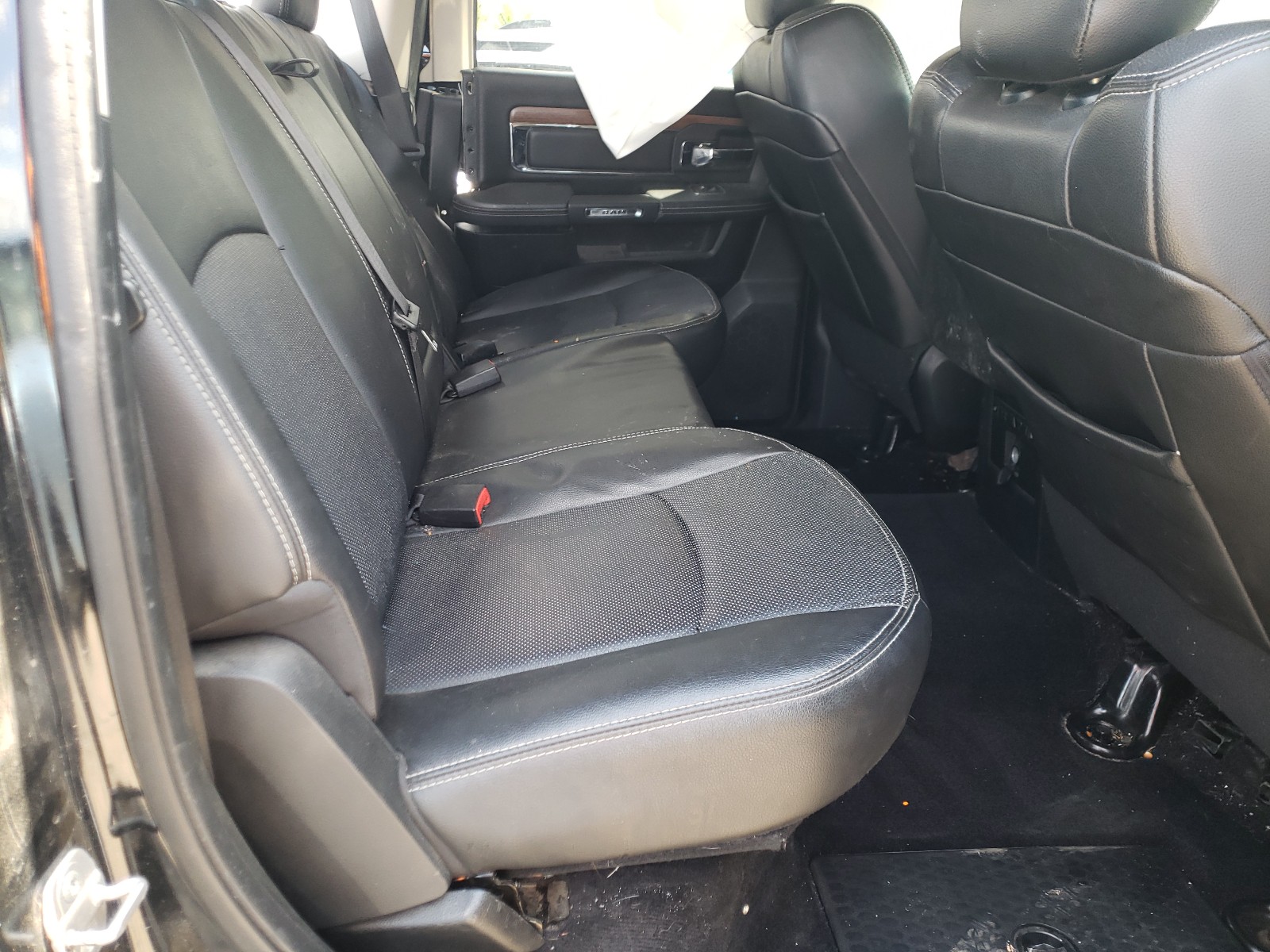 Photo 6 from auction – 2014 RAM 1500 LARAM with VIN 1C6RR7NM1ES395861