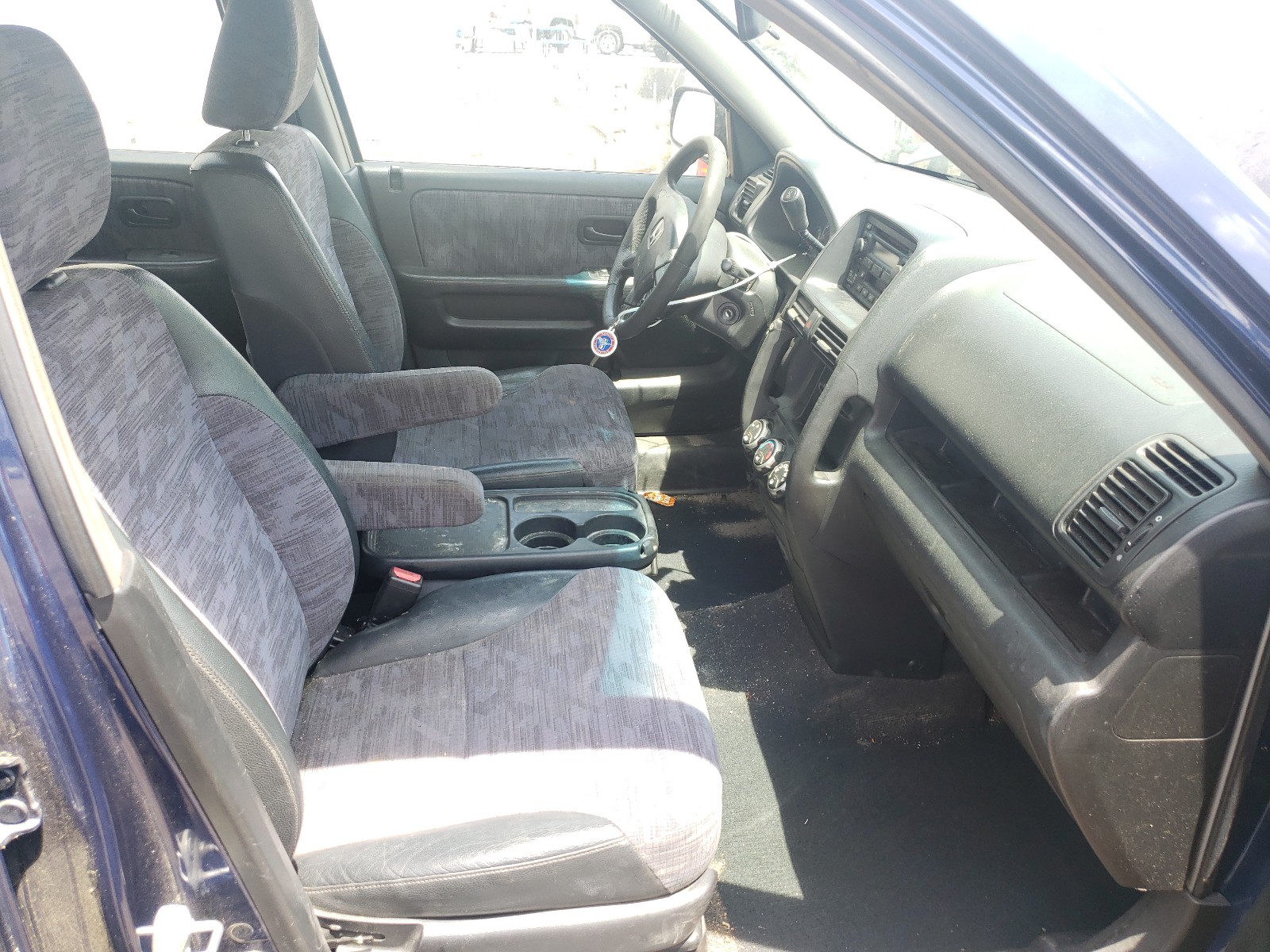 Photo 5 from auction – 2003 HONDA CR-V LX with VIN SHSRD68403U101785