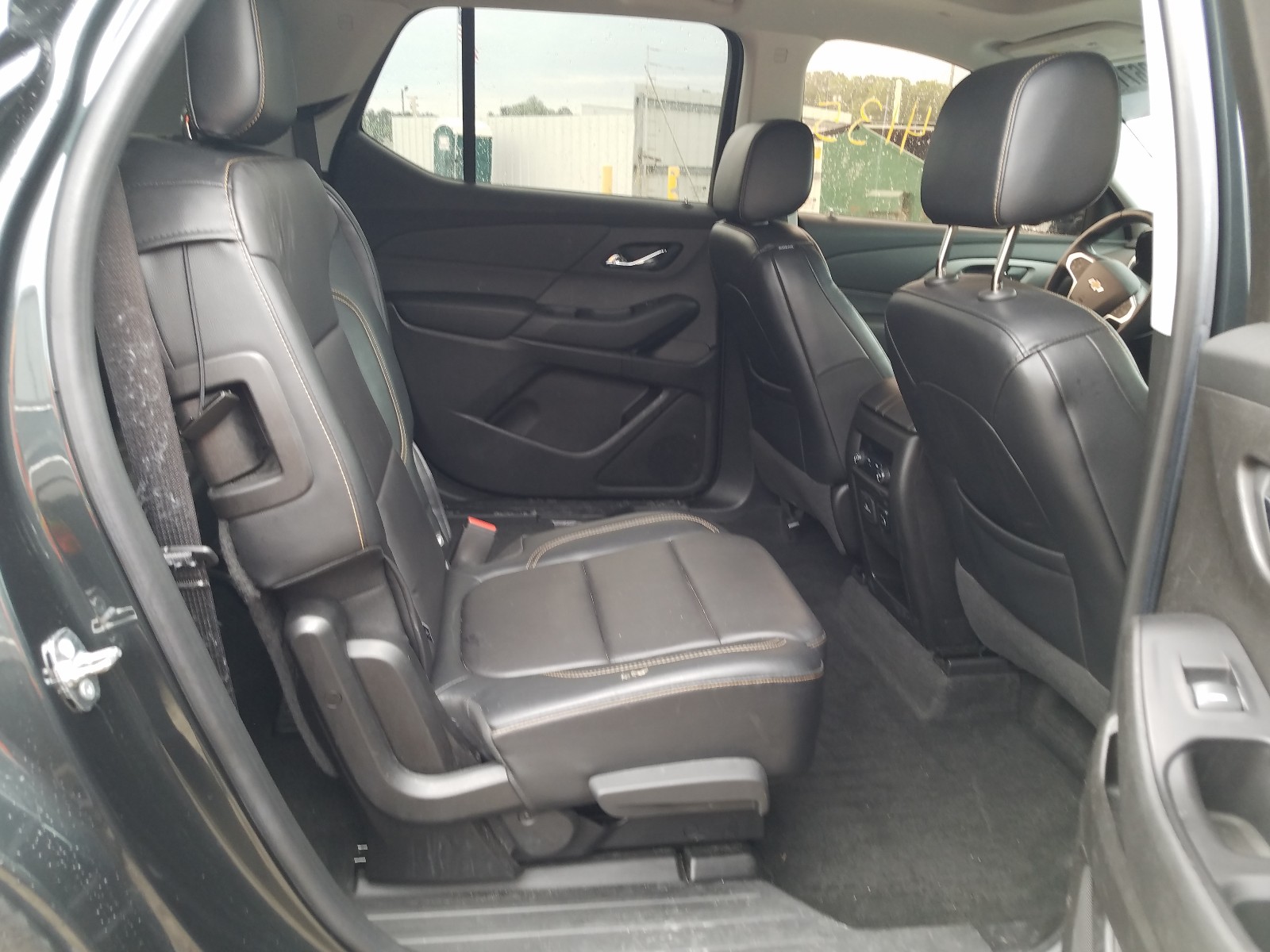 Photo 6 from auction – 2018 CHEVROLET TRAVERSE L with VIN 1GNERHKW2JJ178569
