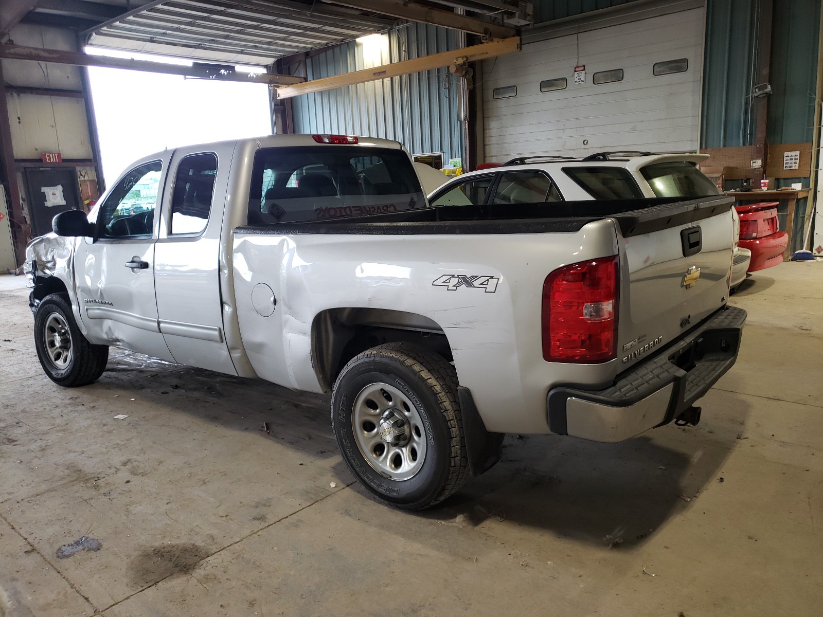 Photo 3 from auction – 2011 CHEVROLET SILVERADO with VIN 1GCRKREAXBZ300828