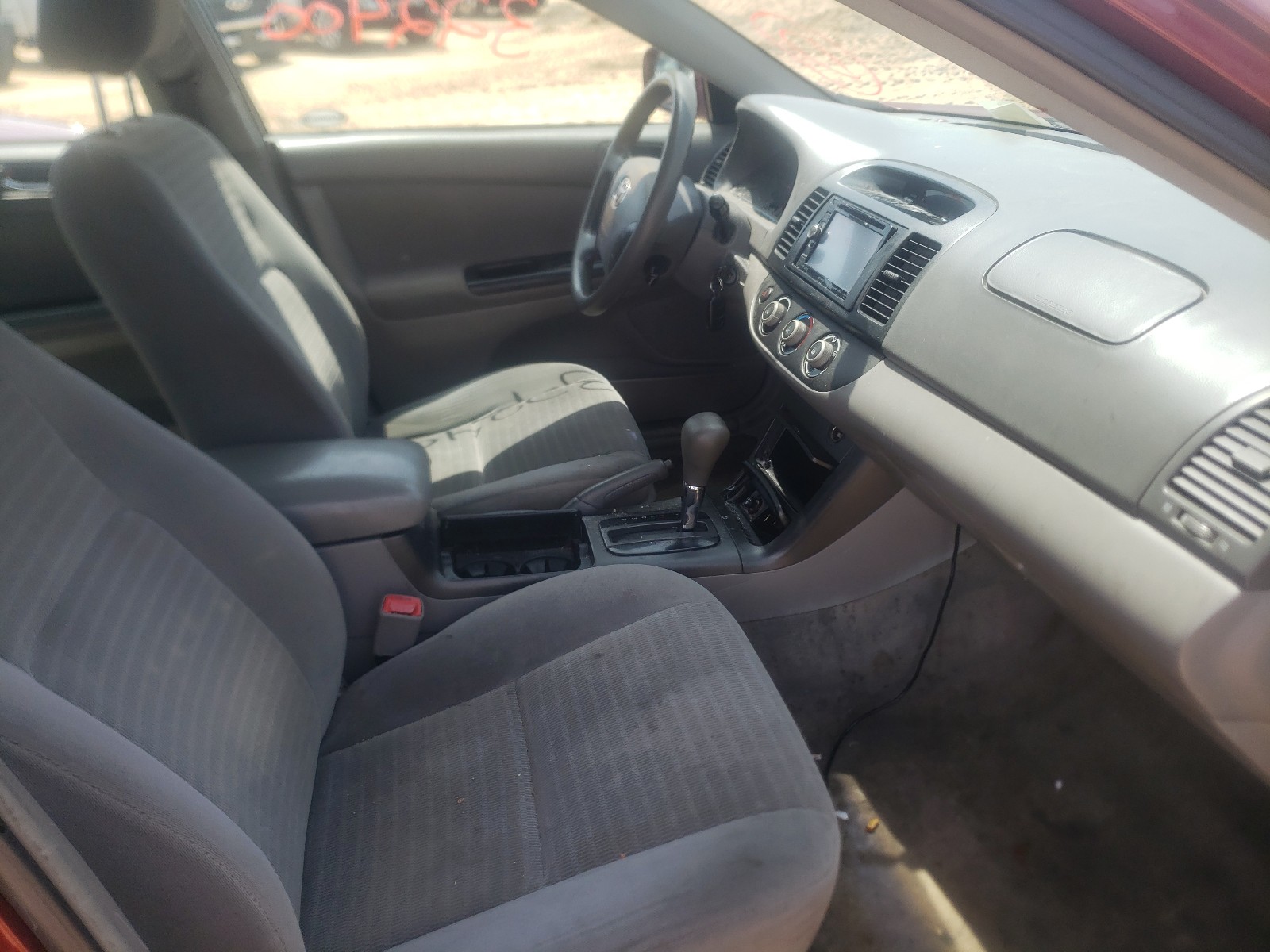 Photo 5 from auction – 2005 TOYOTA CAMRY LE with VIN 4T1BE32K75U039769