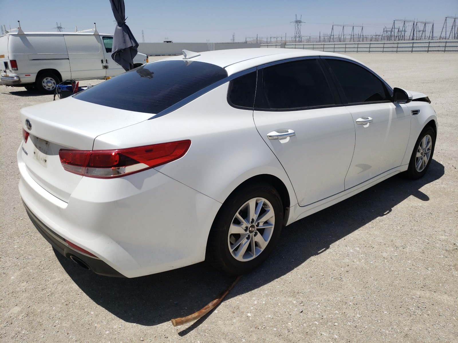 Photo 4 from auction – 2017 KIA OPTIMA LX with VIN KNAGT4L34H5155388