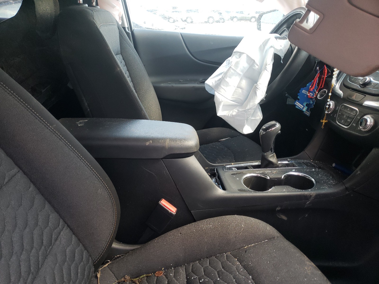 Photo 5 from auction – 2020 CHEVROLET EQUINOX LT with VIN 2GNAXTEV1L6257757