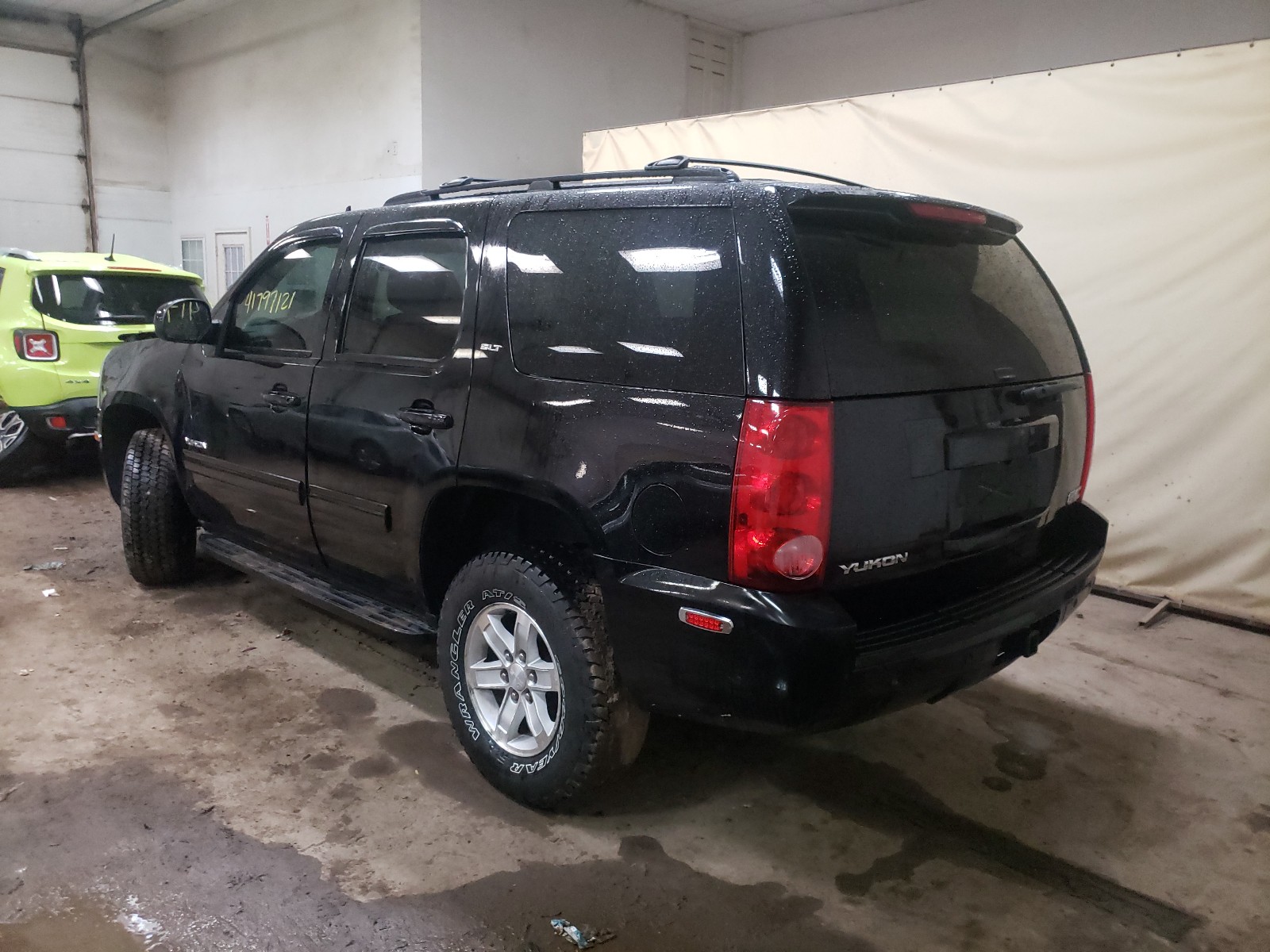 Photo 3 from auction – 2013 GMC YUKON SLT with VIN 1GKS2CE08DR213393