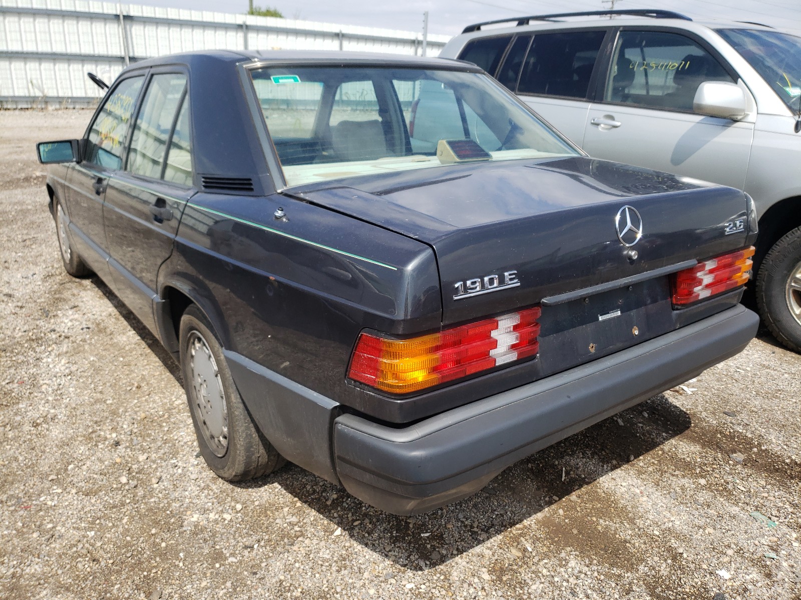 Photo 3 from auction – 1990 MERCEDES-BENZ 190 E 2.6 with VIN WDBDA29D7LF741200