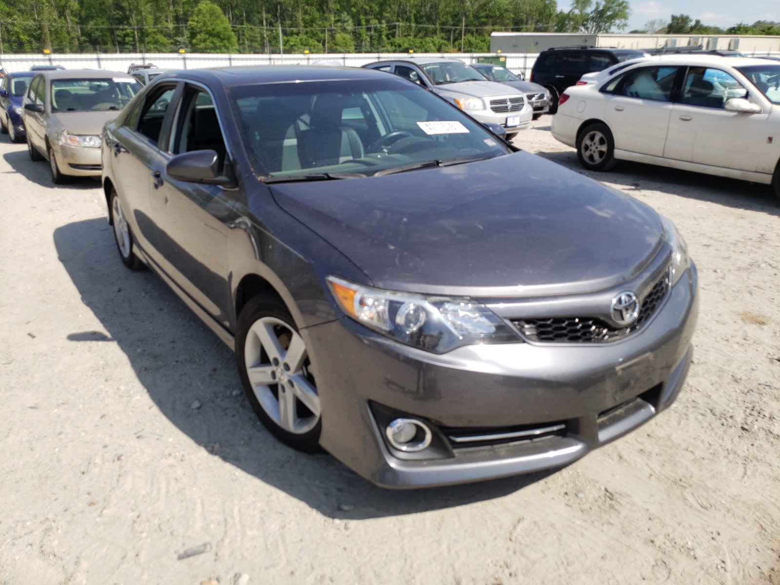 TOYOTA CAMRY 2014 مع رقم تعريف المركبة 4T1BF1FK4EU322285 - صورة من المزاد
