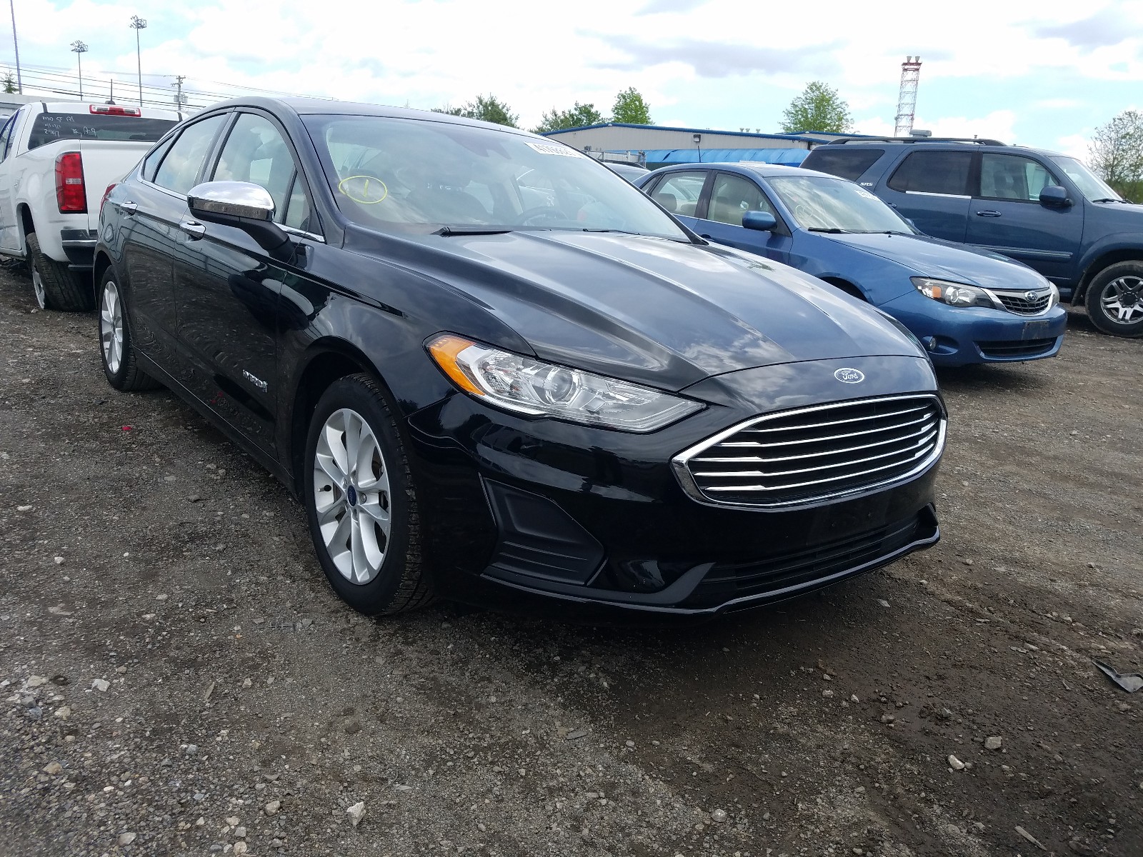 FORD FUSION SE 2019 with VIN 3FA6P0LU2KR220379 - Photo from auction