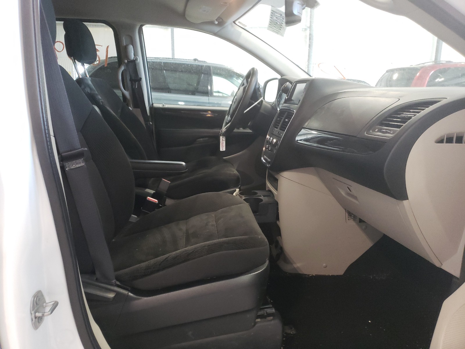 Photo 5 from auction – 2018 DODGE GRAND CARA with VIN 2C4RDGBG6JR176685