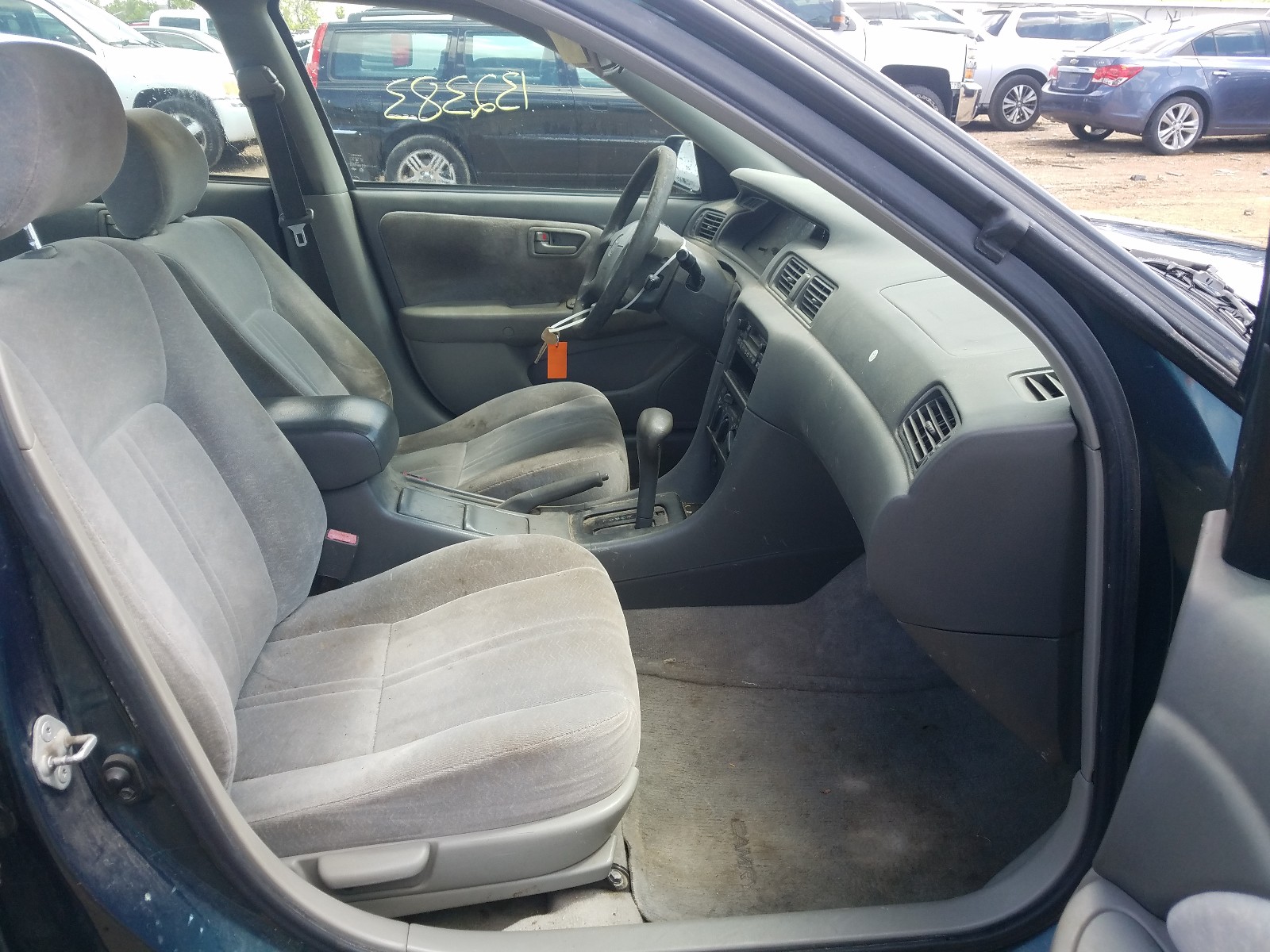 Photo 5 from auction – 1998 TOYOTA CAMRY CE with VIN JT2BG22K8W0255575